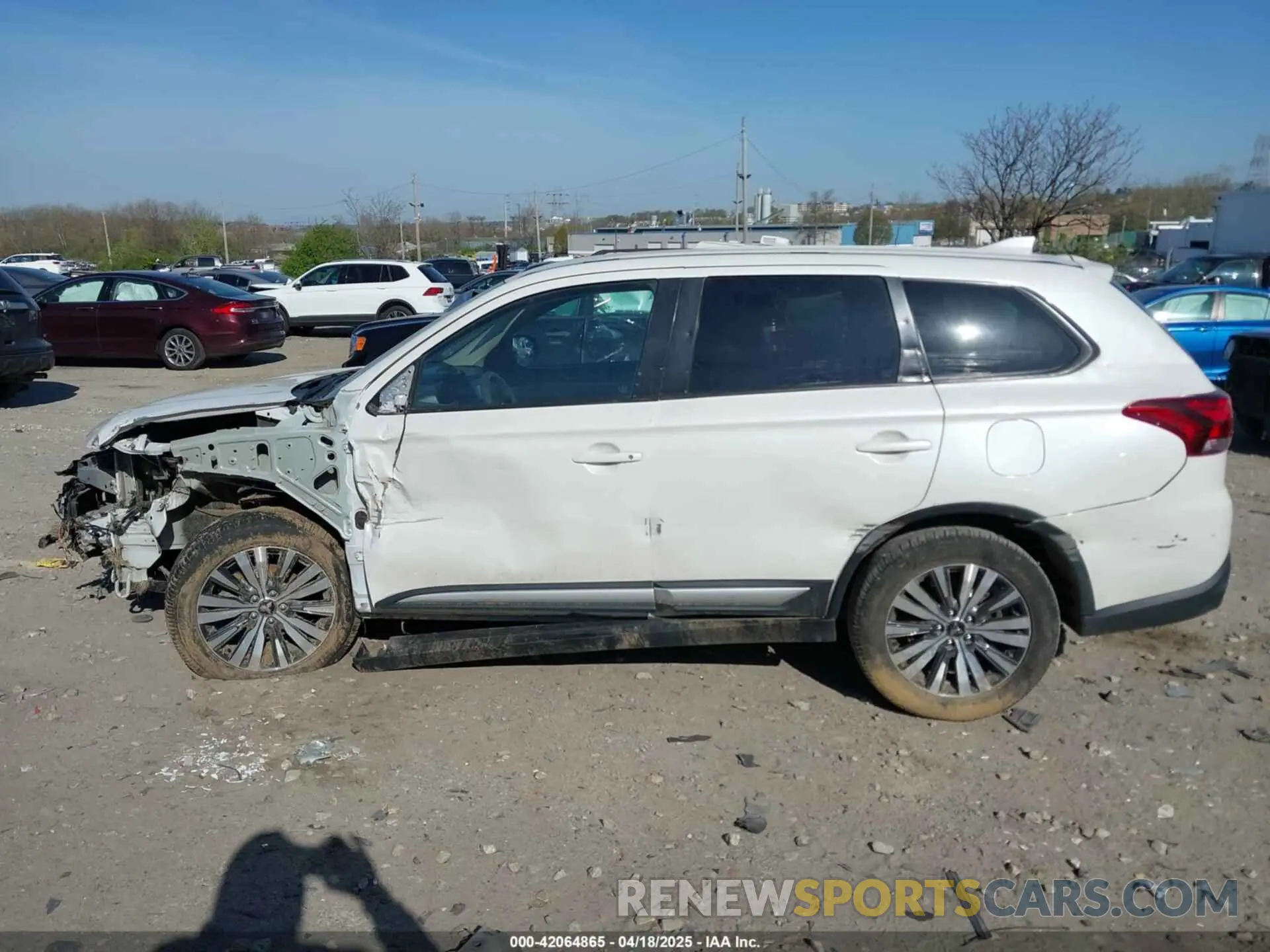 13 Photograph of a damaged car JA4AD2A36KZ038502 MITSUBISHI OUTLANDER 2019