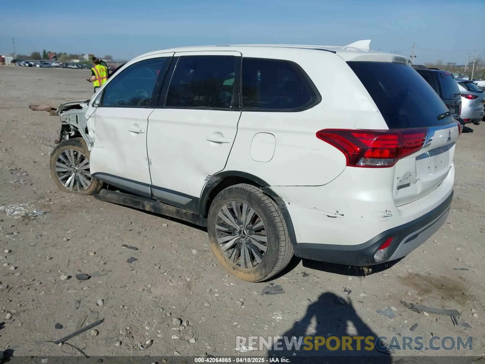 3 Photograph of a damaged car JA4AD2A36KZ038502 MITSUBISHI OUTLANDER 2019