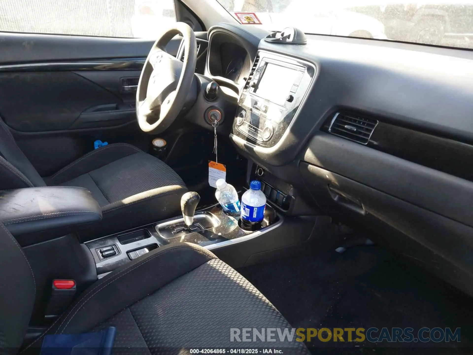 5 Photograph of a damaged car JA4AD2A36KZ038502 MITSUBISHI OUTLANDER 2019