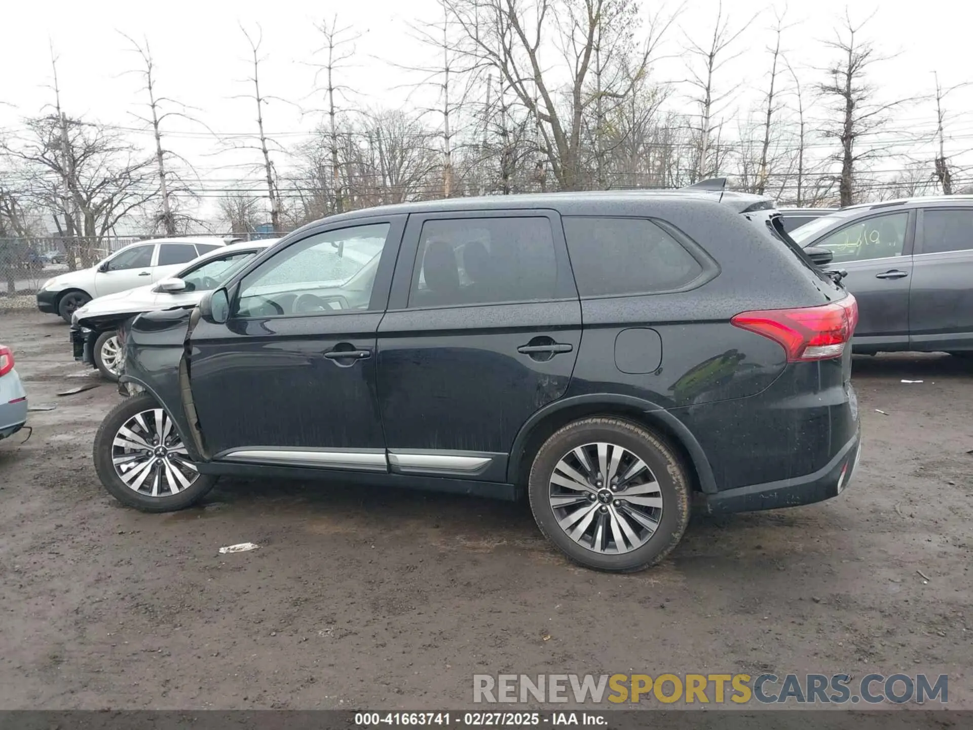 13 Photograph of a damaged car JA4AD2A36KZ050732 MITSUBISHI OUTLANDER 2019