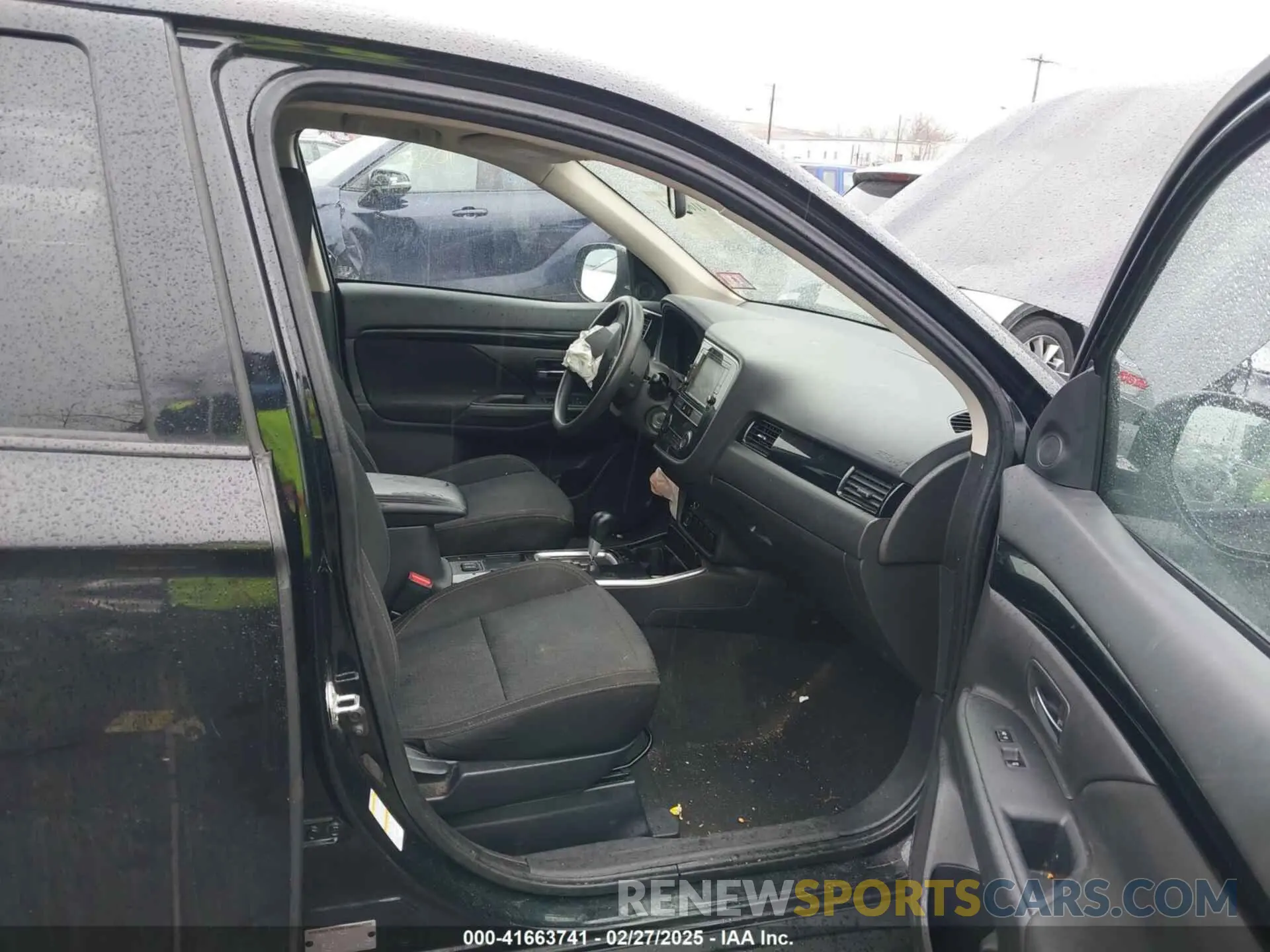 5 Photograph of a damaged car JA4AD2A36KZ050732 MITSUBISHI OUTLANDER 2019