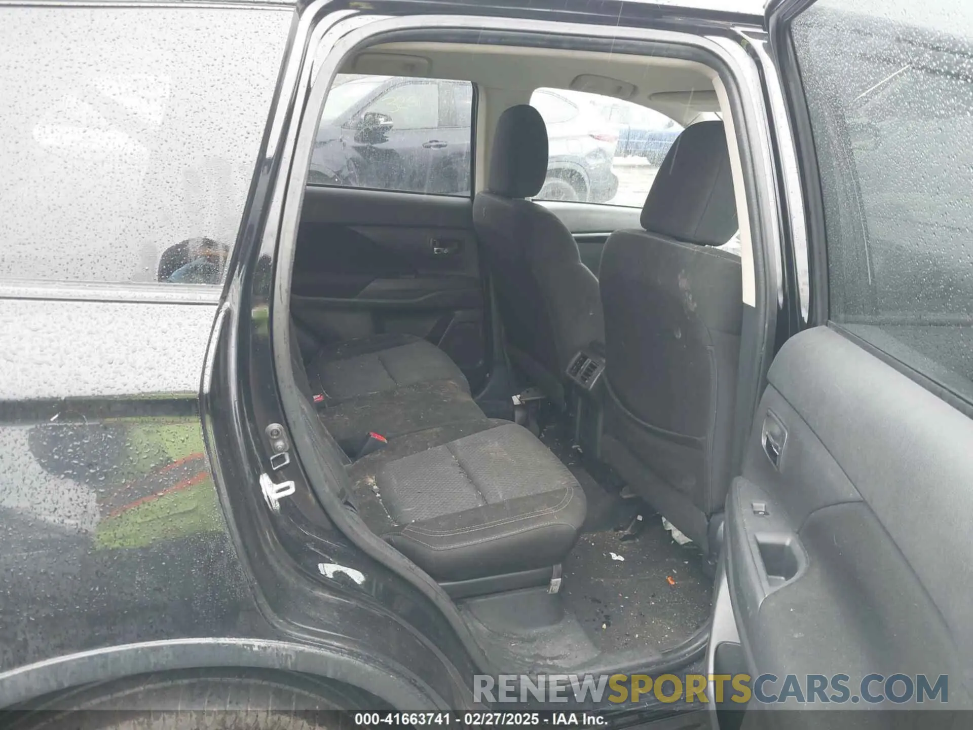 8 Photograph of a damaged car JA4AD2A36KZ050732 MITSUBISHI OUTLANDER 2019