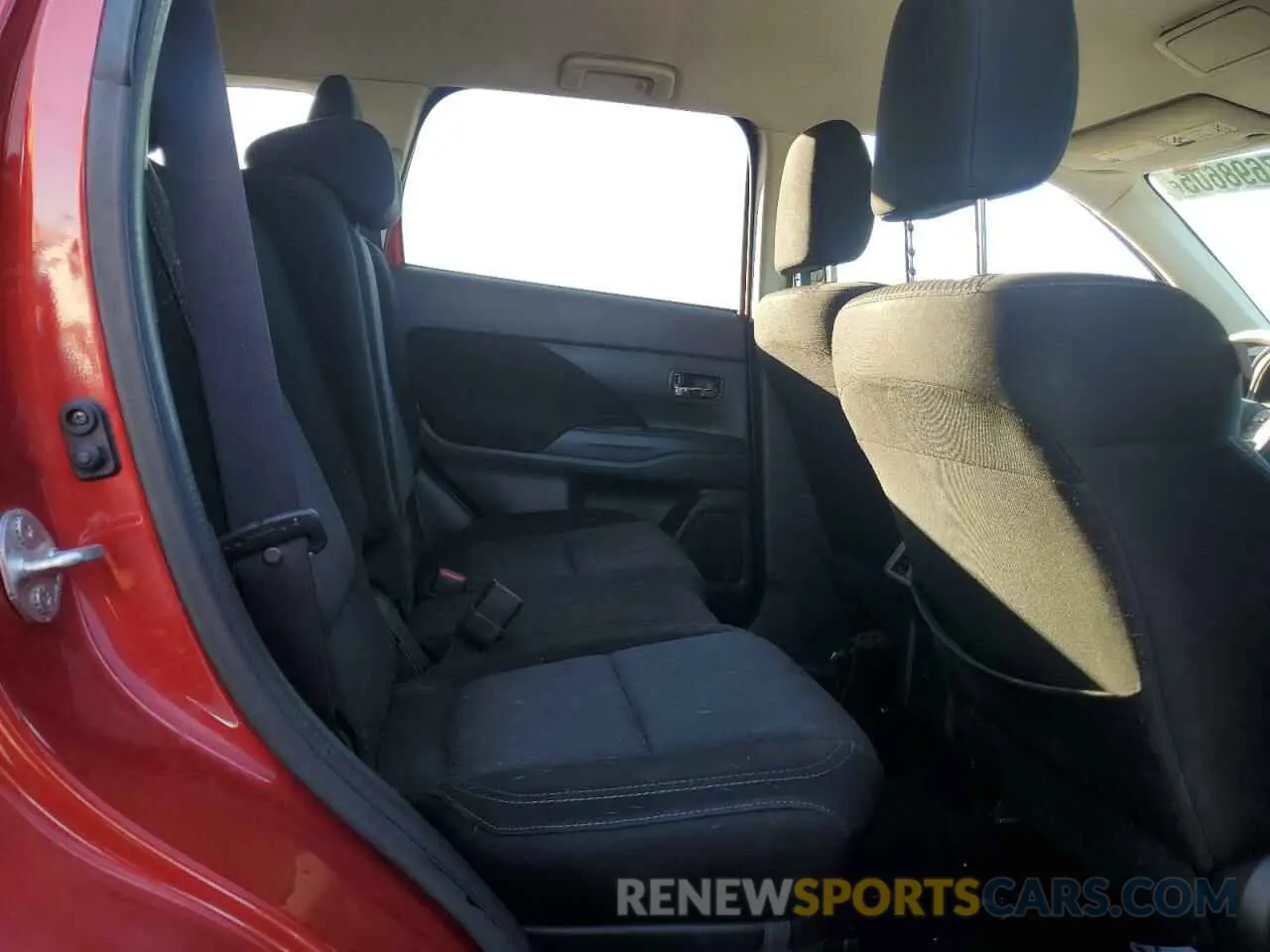 11 Photograph of a damaged car JA4AD2A36KZ055266 MITSUBISHI OUTLANDER 2019