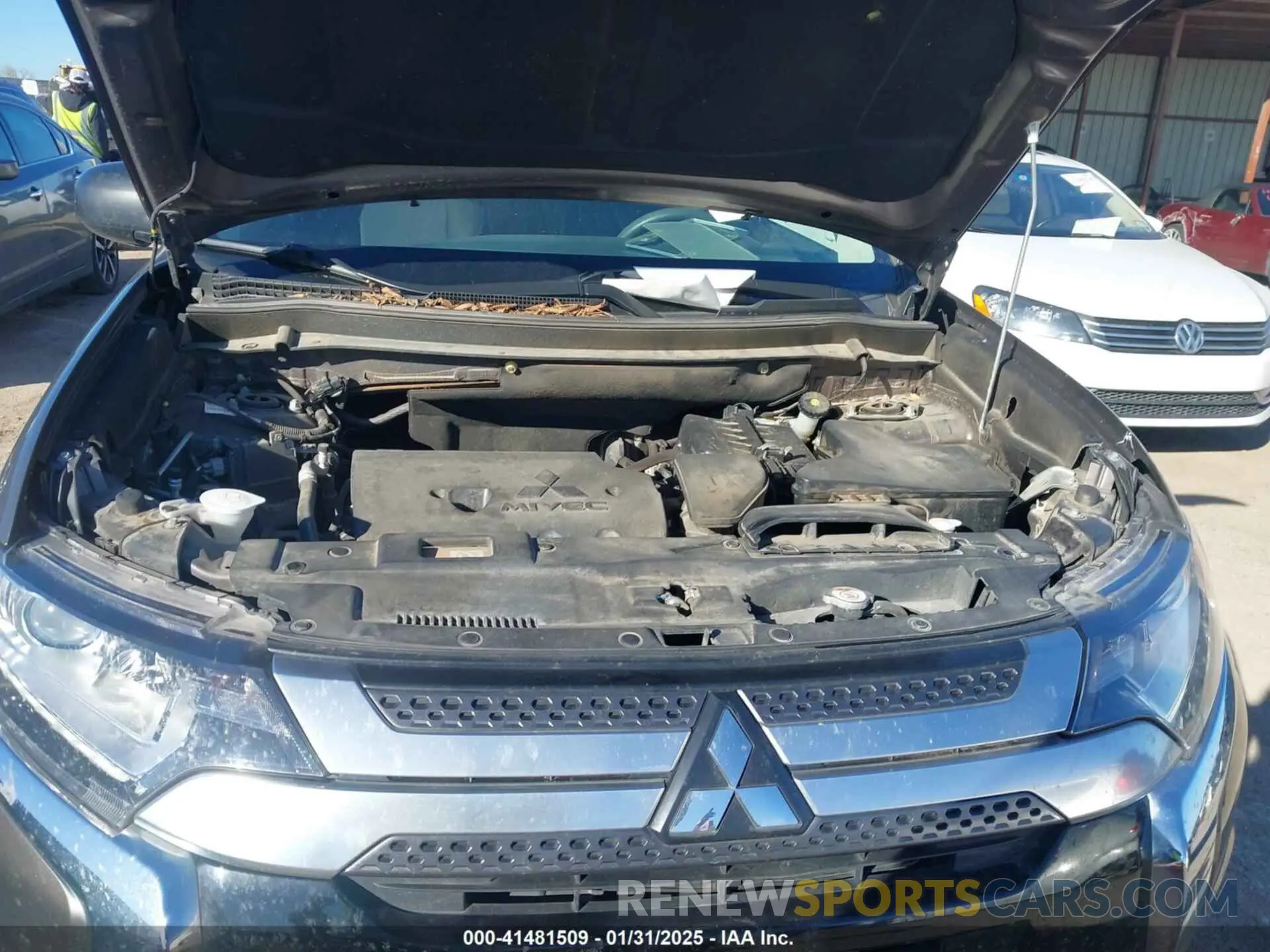 10 Photograph of a damaged car JA4AD2A38KZ010698 MITSUBISHI OUTLANDER 2019