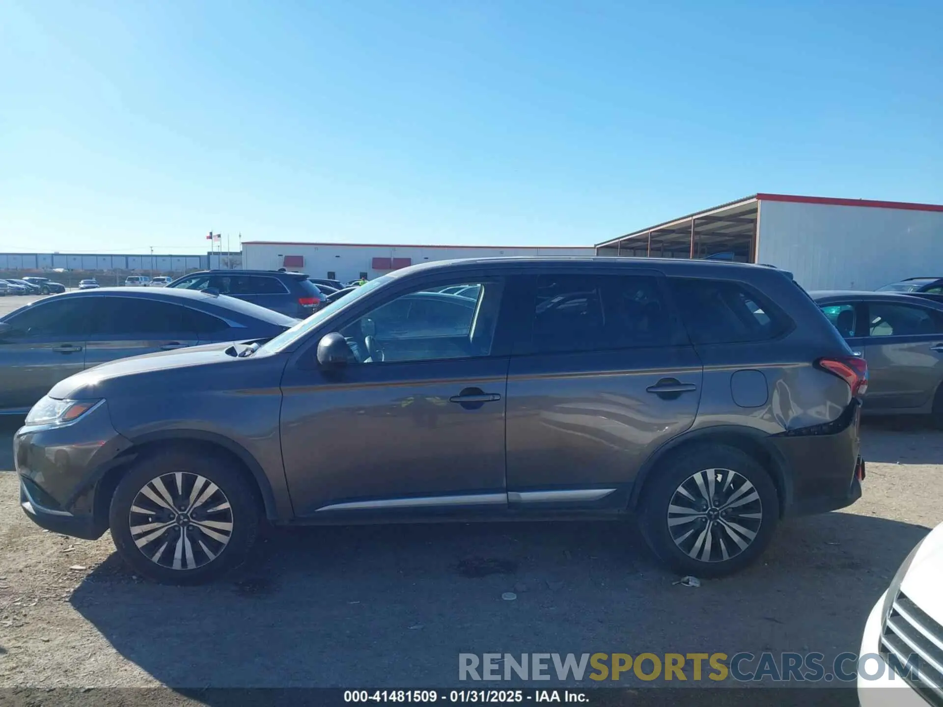 14 Photograph of a damaged car JA4AD2A38KZ010698 MITSUBISHI OUTLANDER 2019
