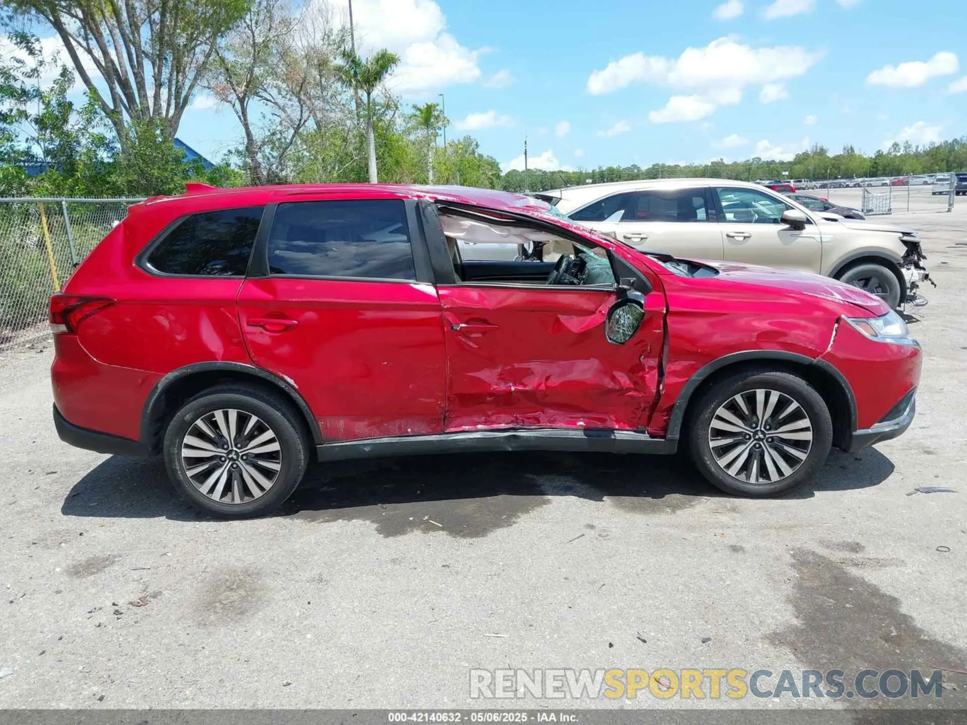 13 Photograph of a damaged car JA4AD2A38KZ025556 MITSUBISHI OUTLANDER 2019