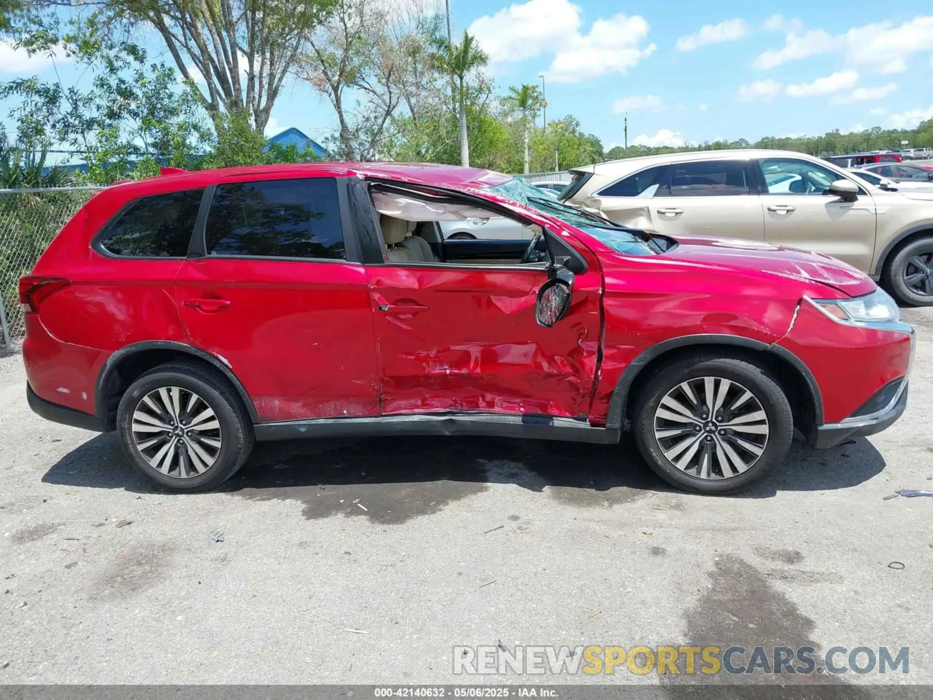 6 Photograph of a damaged car JA4AD2A38KZ025556 MITSUBISHI OUTLANDER 2019