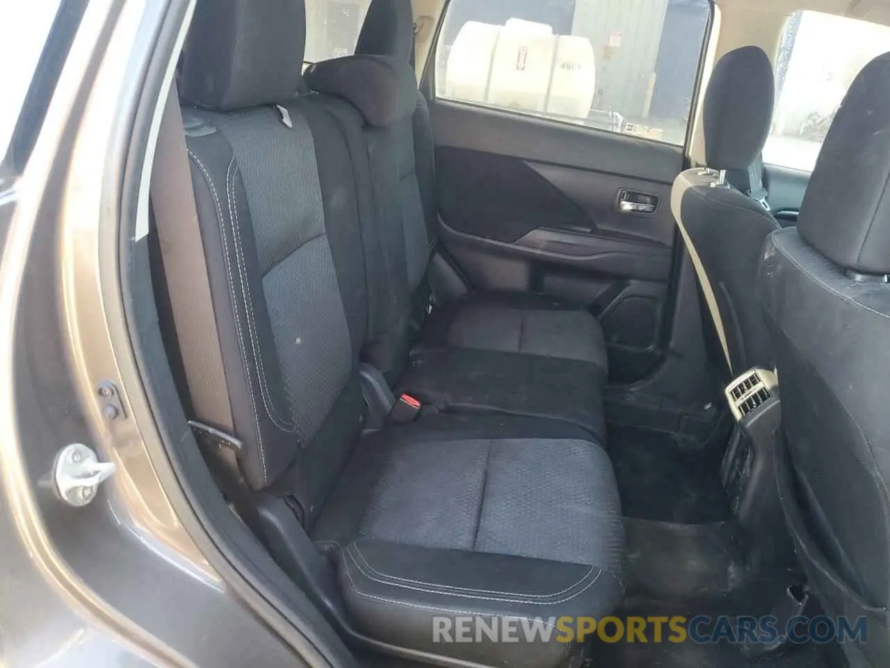 11 Photograph of a damaged car JA4AD2A39KZ009043 MITSUBISHI OUTLANDER 2019