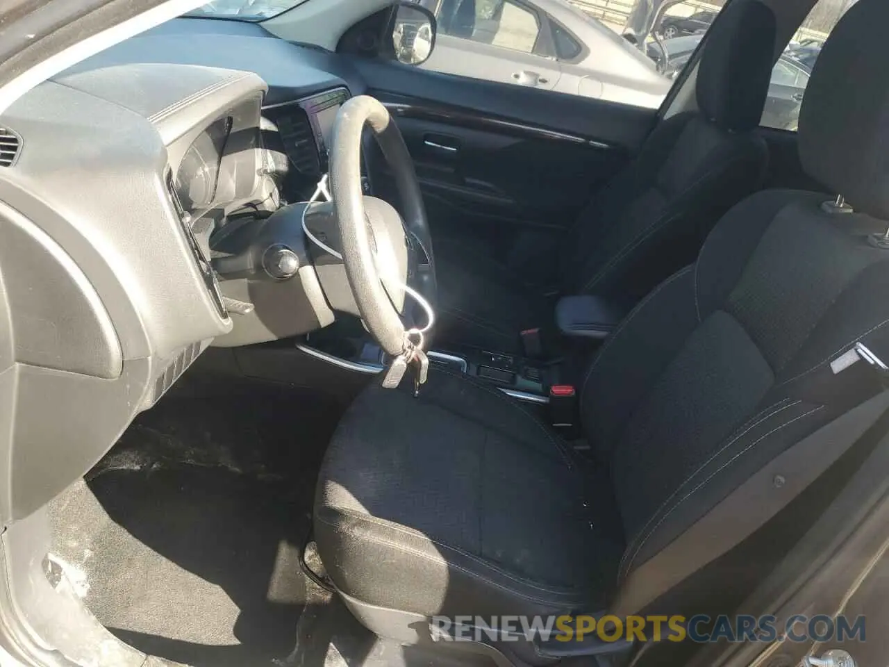 7 Photograph of a damaged car JA4AD2A39KZ009043 MITSUBISHI OUTLANDER 2019