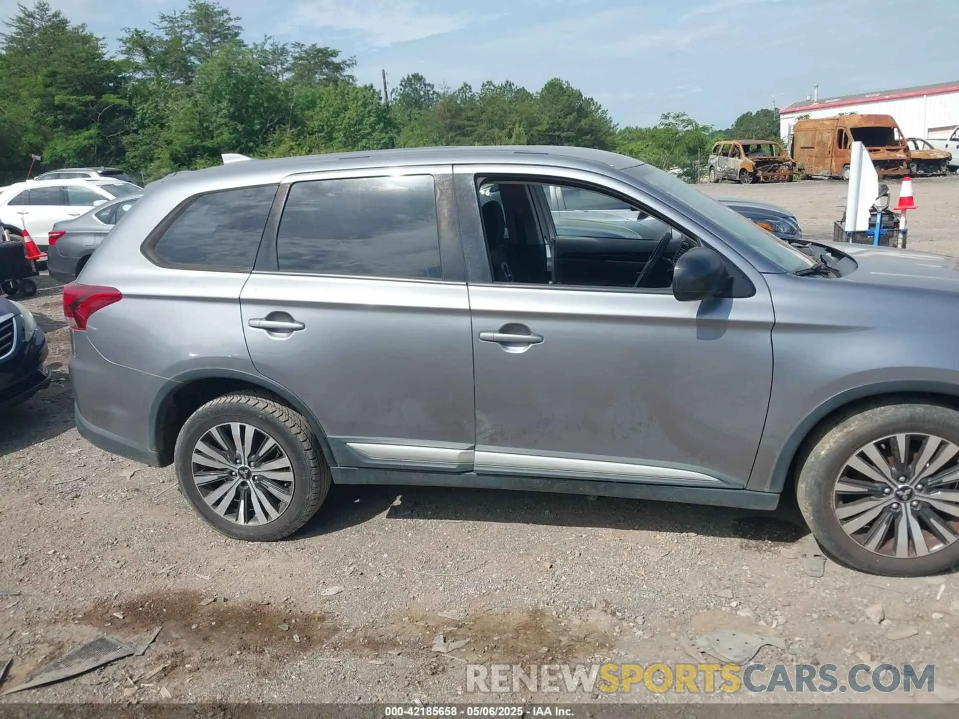 13 Photograph of a damaged car JA4AD2A3XKZ007527 MITSUBISHI OUTLANDER 2019