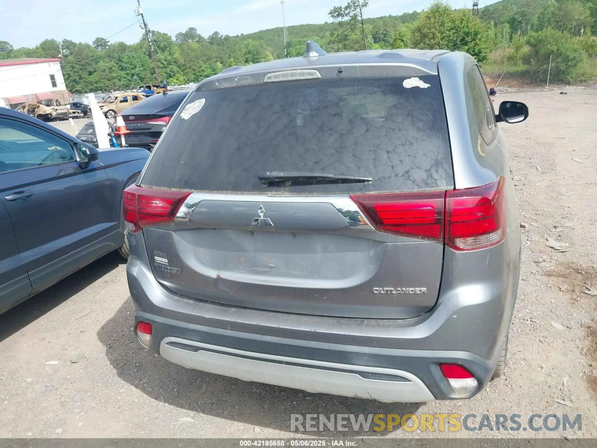 16 Photograph of a damaged car JA4AD2A3XKZ007527 MITSUBISHI OUTLANDER 2019