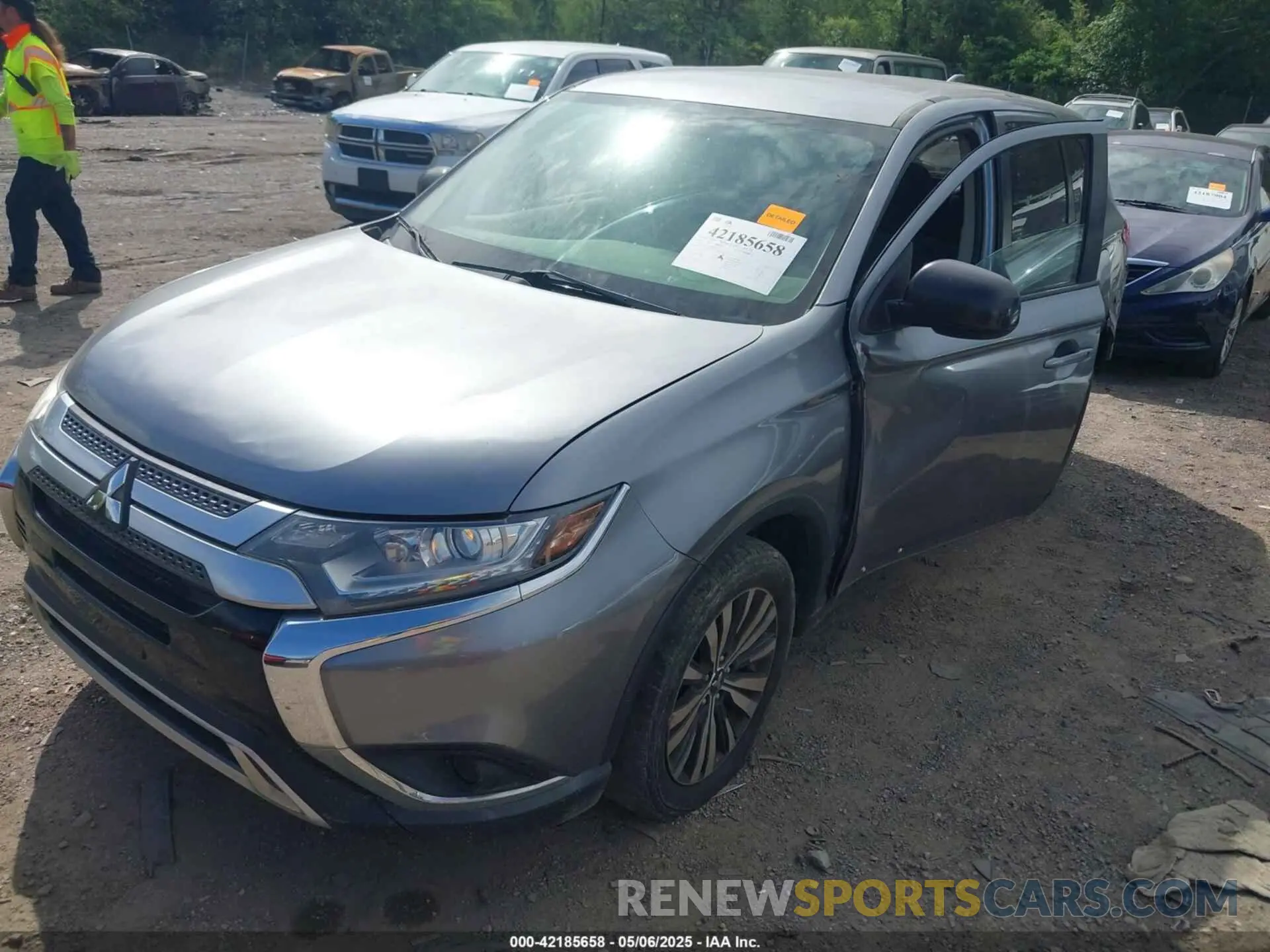 2 Photograph of a damaged car JA4AD2A3XKZ007527 MITSUBISHI OUTLANDER 2019