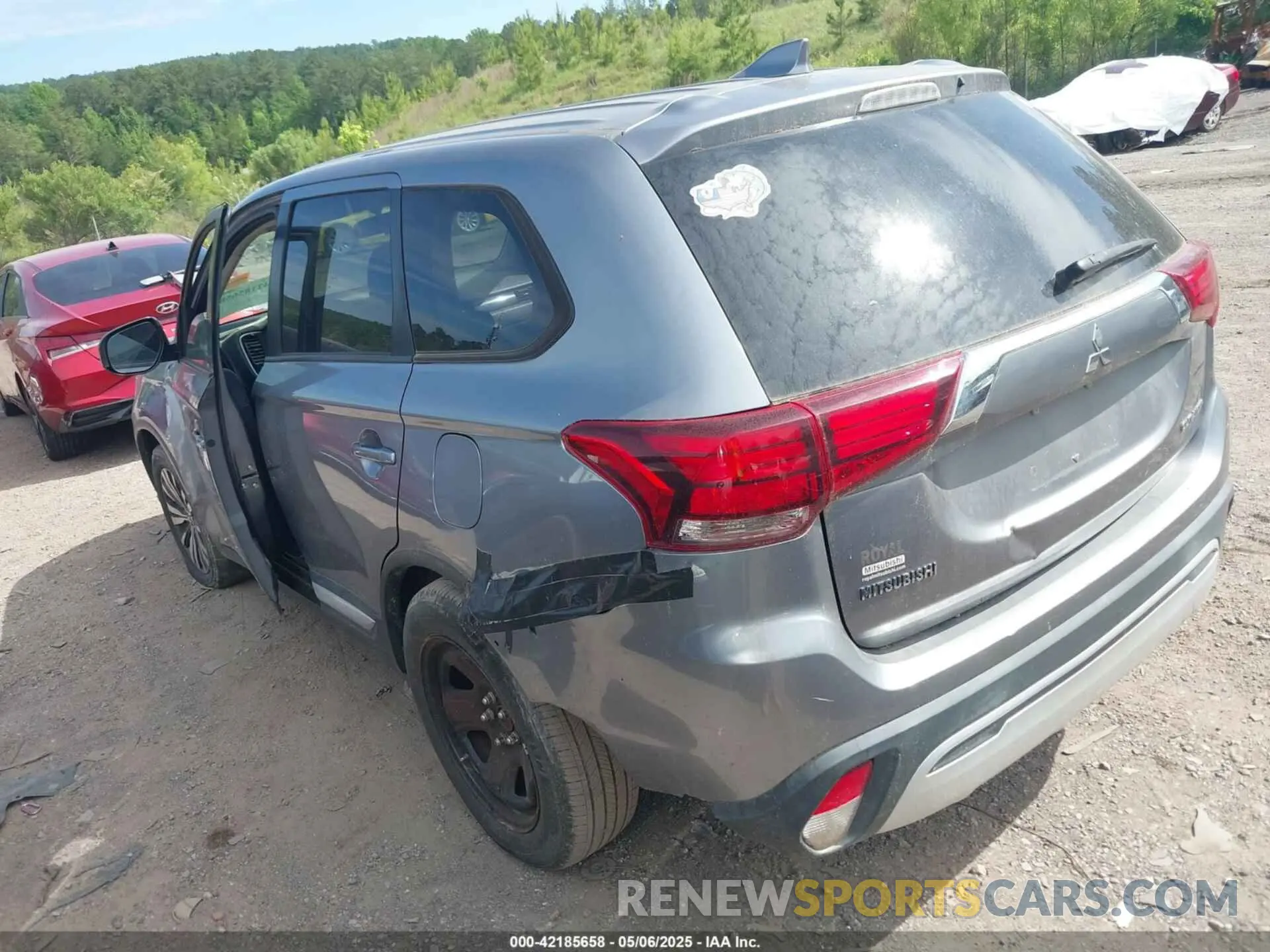 3 Photograph of a damaged car JA4AD2A3XKZ007527 MITSUBISHI OUTLANDER 2019