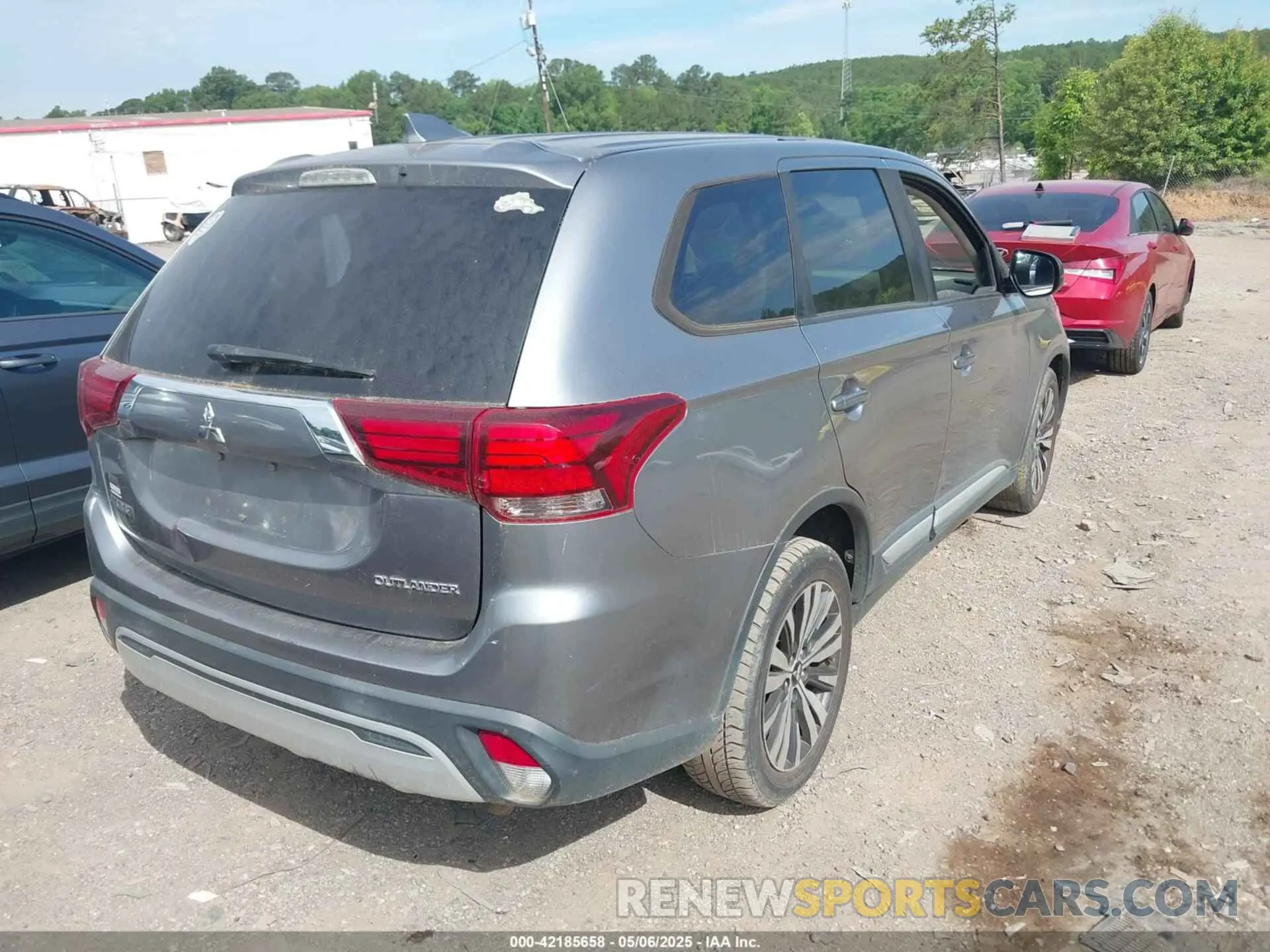 4 Photograph of a damaged car JA4AD2A3XKZ007527 MITSUBISHI OUTLANDER 2019