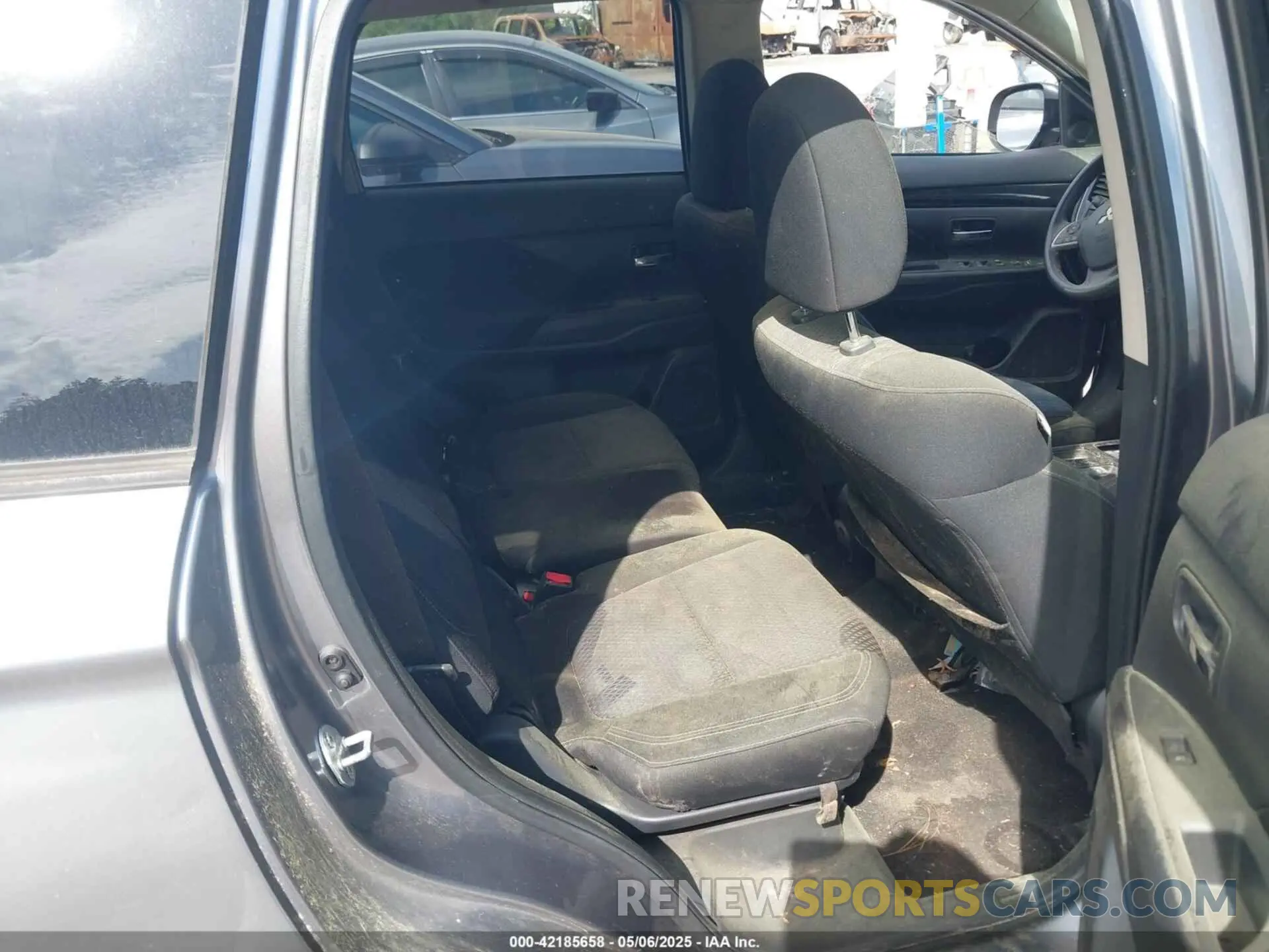 8 Photograph of a damaged car JA4AD2A3XKZ007527 MITSUBISHI OUTLANDER 2019