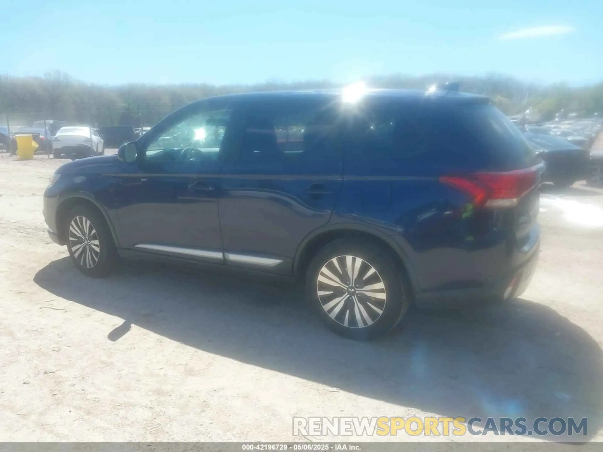 3 Photograph of a damaged car JA4AD2A3XKZ038437 MITSUBISHI OUTLANDER 2019