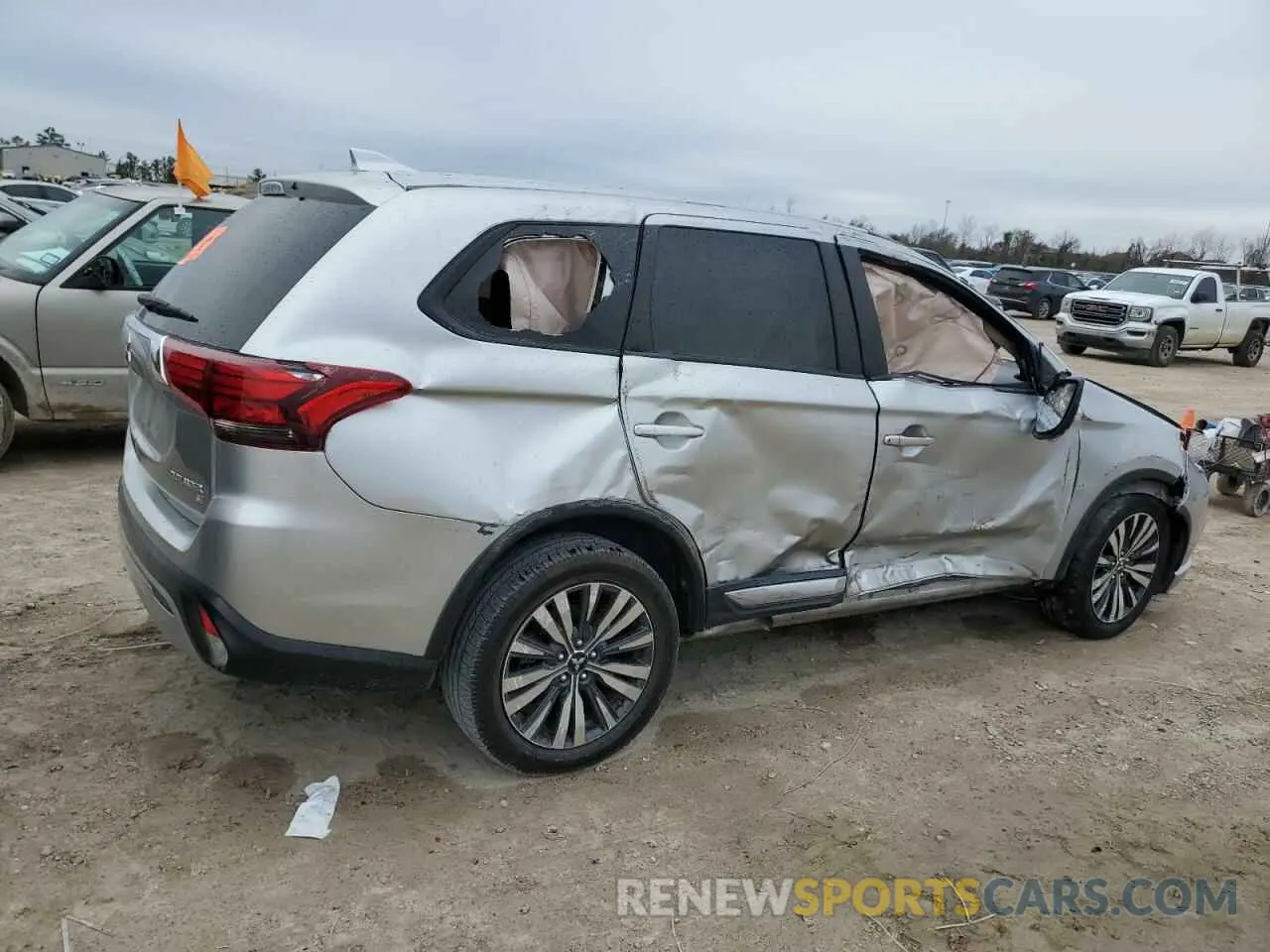 3 Photograph of a damaged car JA4AD3A30KZ019191 MITSUBISHI OUTLANDER 2019