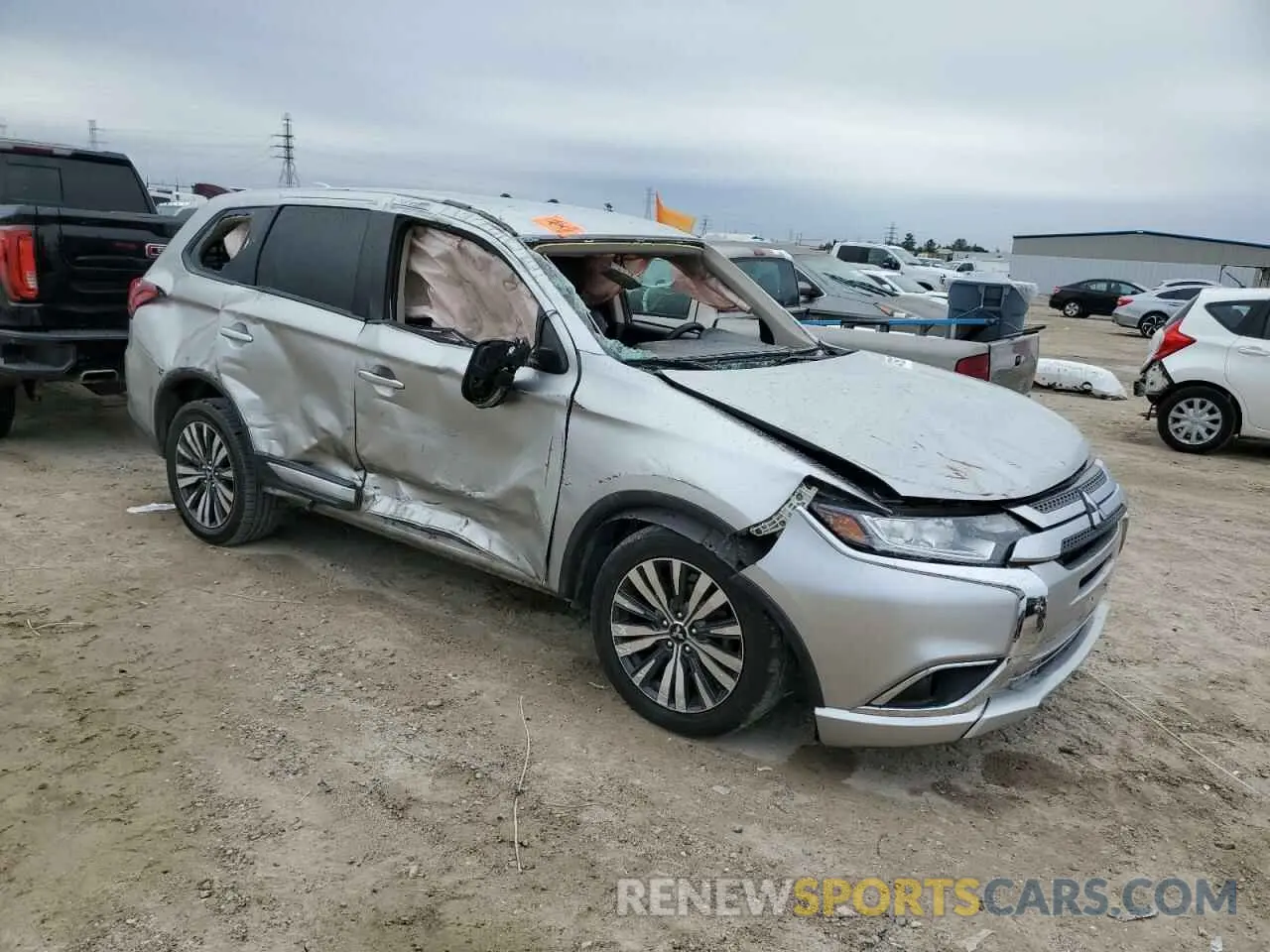 4 Photograph of a damaged car JA4AD3A30KZ019191 MITSUBISHI OUTLANDER 2019