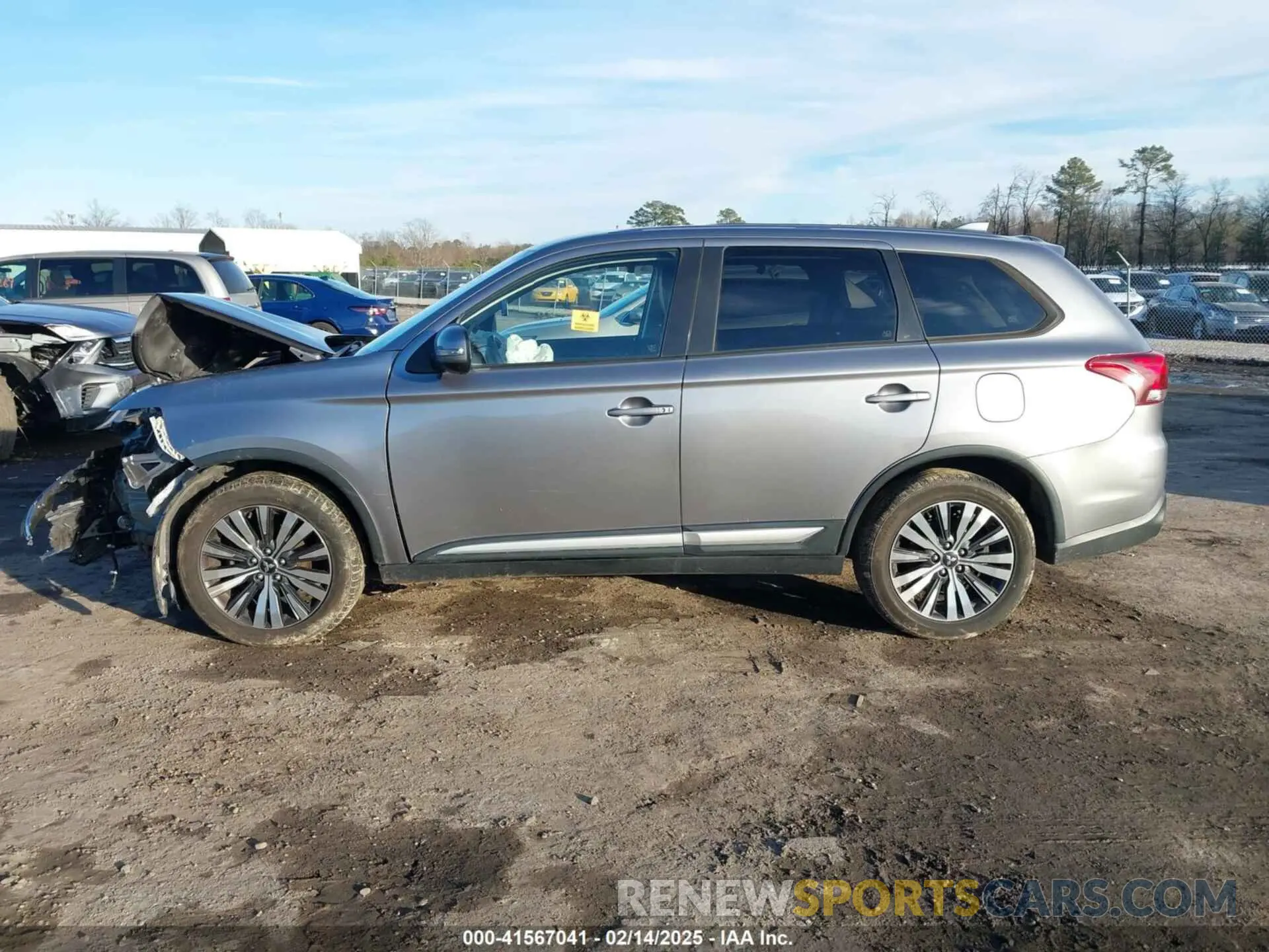 14 Photograph of a damaged car JA4AD3A30KZ020728 MITSUBISHI OUTLANDER 2019