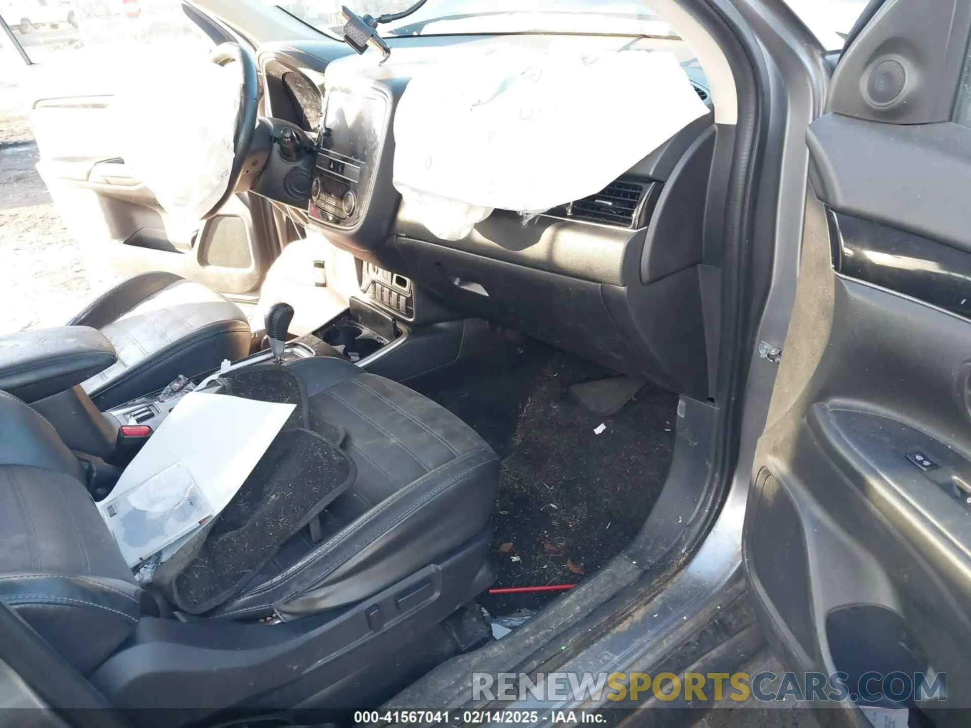 5 Photograph of a damaged car JA4AD3A30KZ020728 MITSUBISHI OUTLANDER 2019