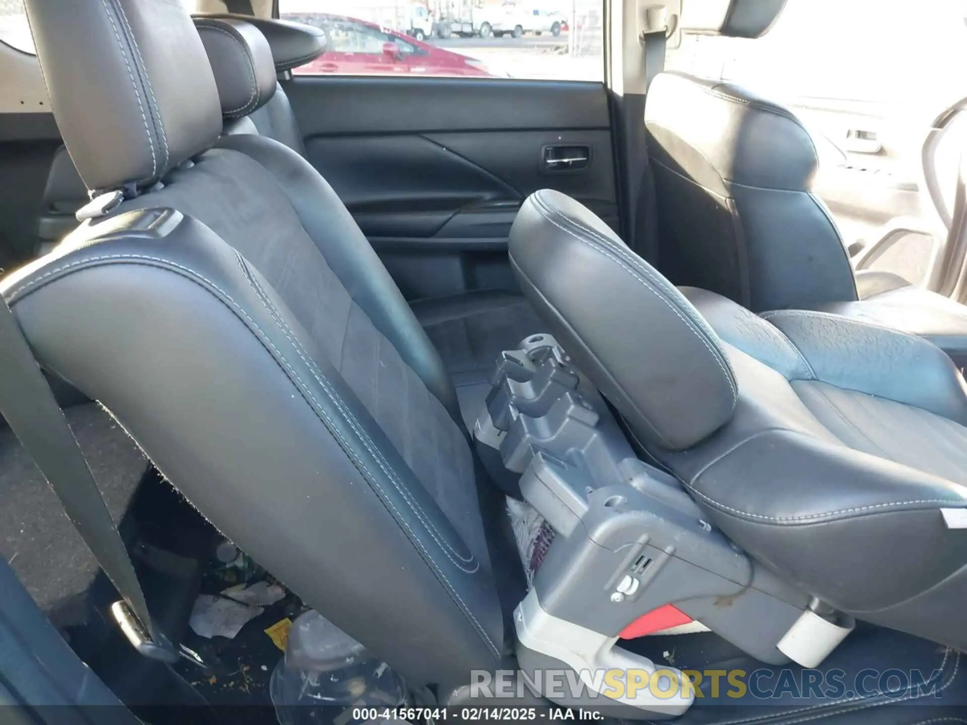 8 Photograph of a damaged car JA4AD3A30KZ020728 MITSUBISHI OUTLANDER 2019