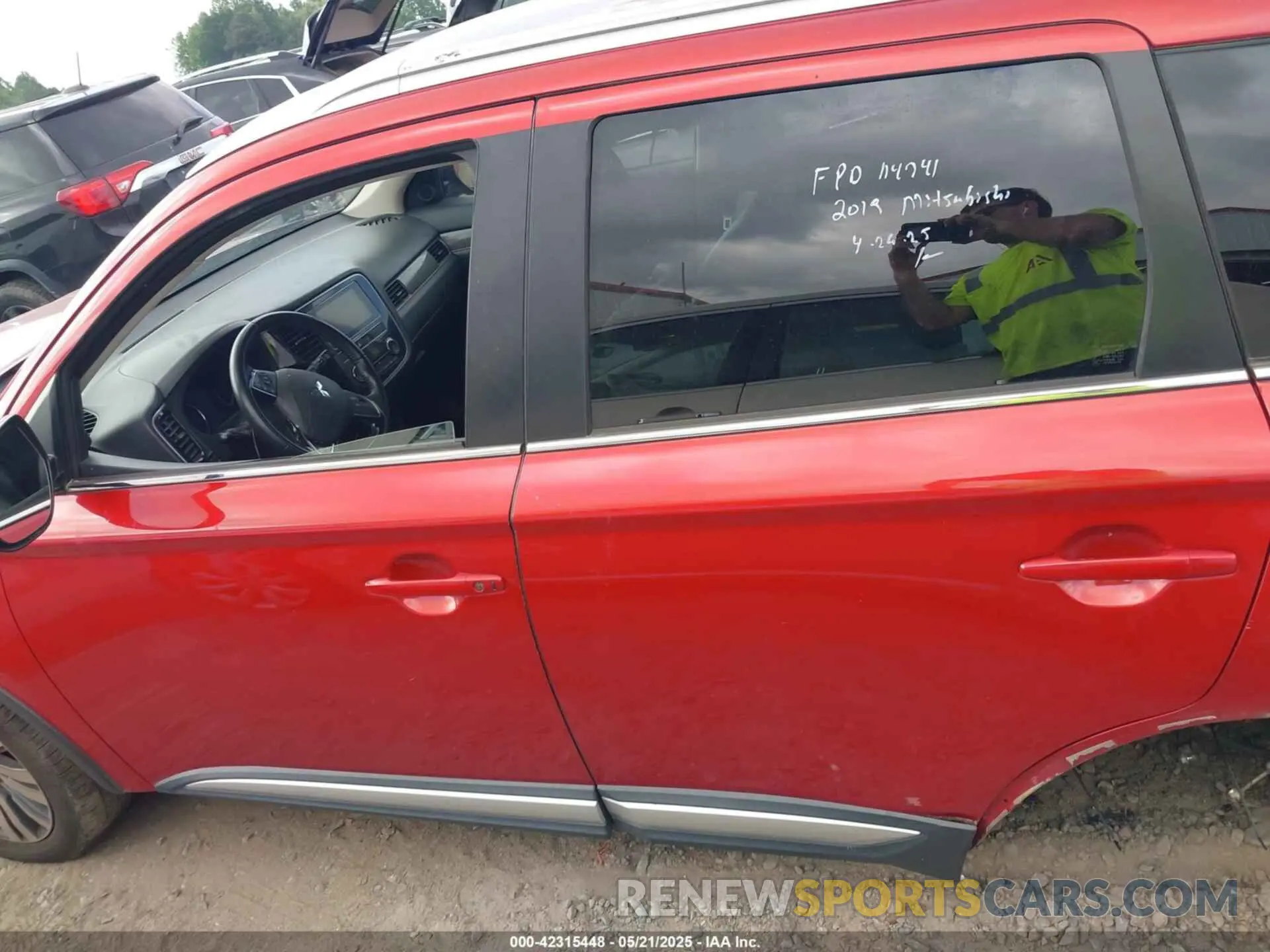 15 Photograph of a damaged car JA4AD3A30KZ033978 MITSUBISHI OUTLANDER 2019