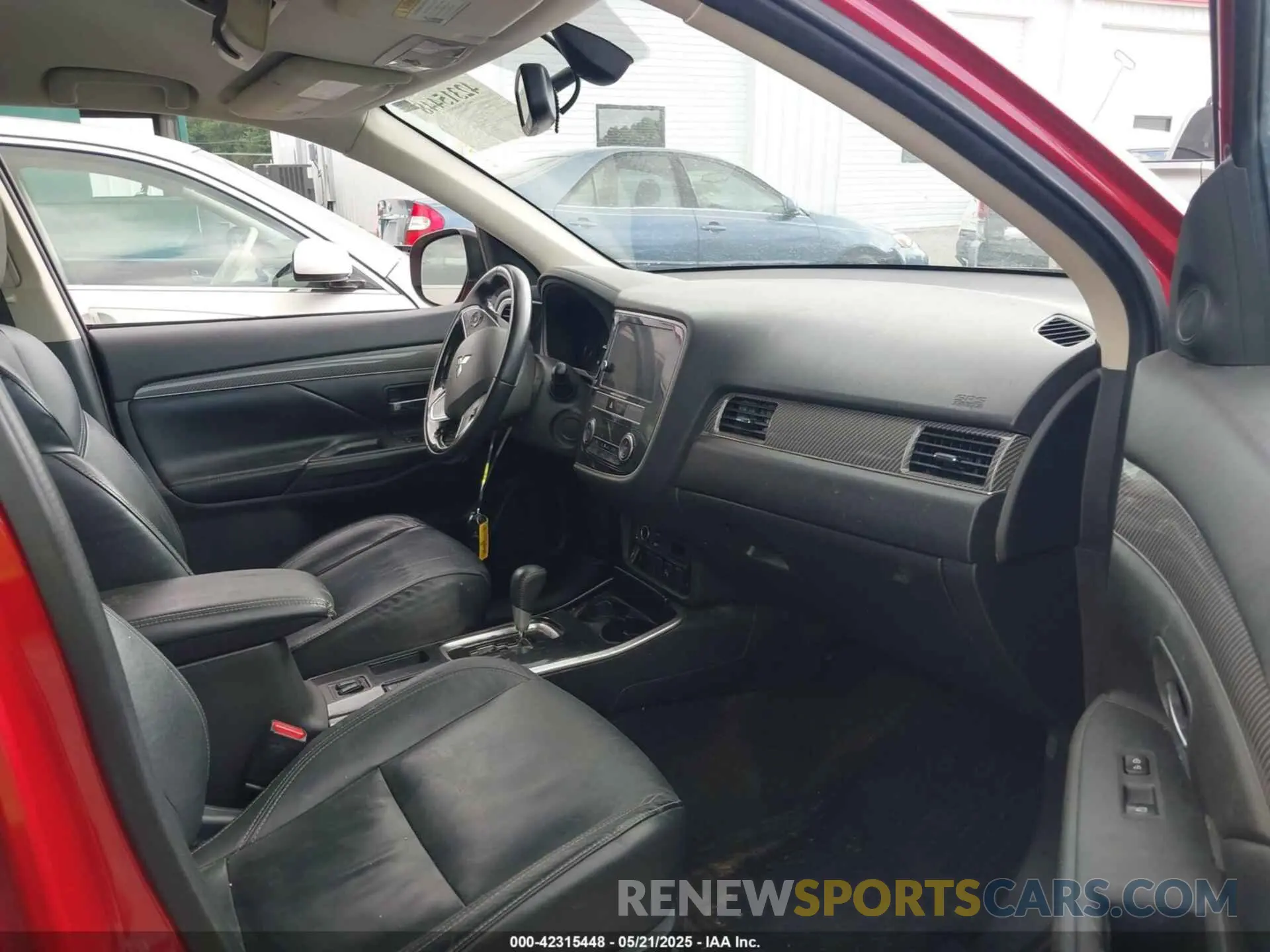 5 Photograph of a damaged car JA4AD3A30KZ033978 MITSUBISHI OUTLANDER 2019