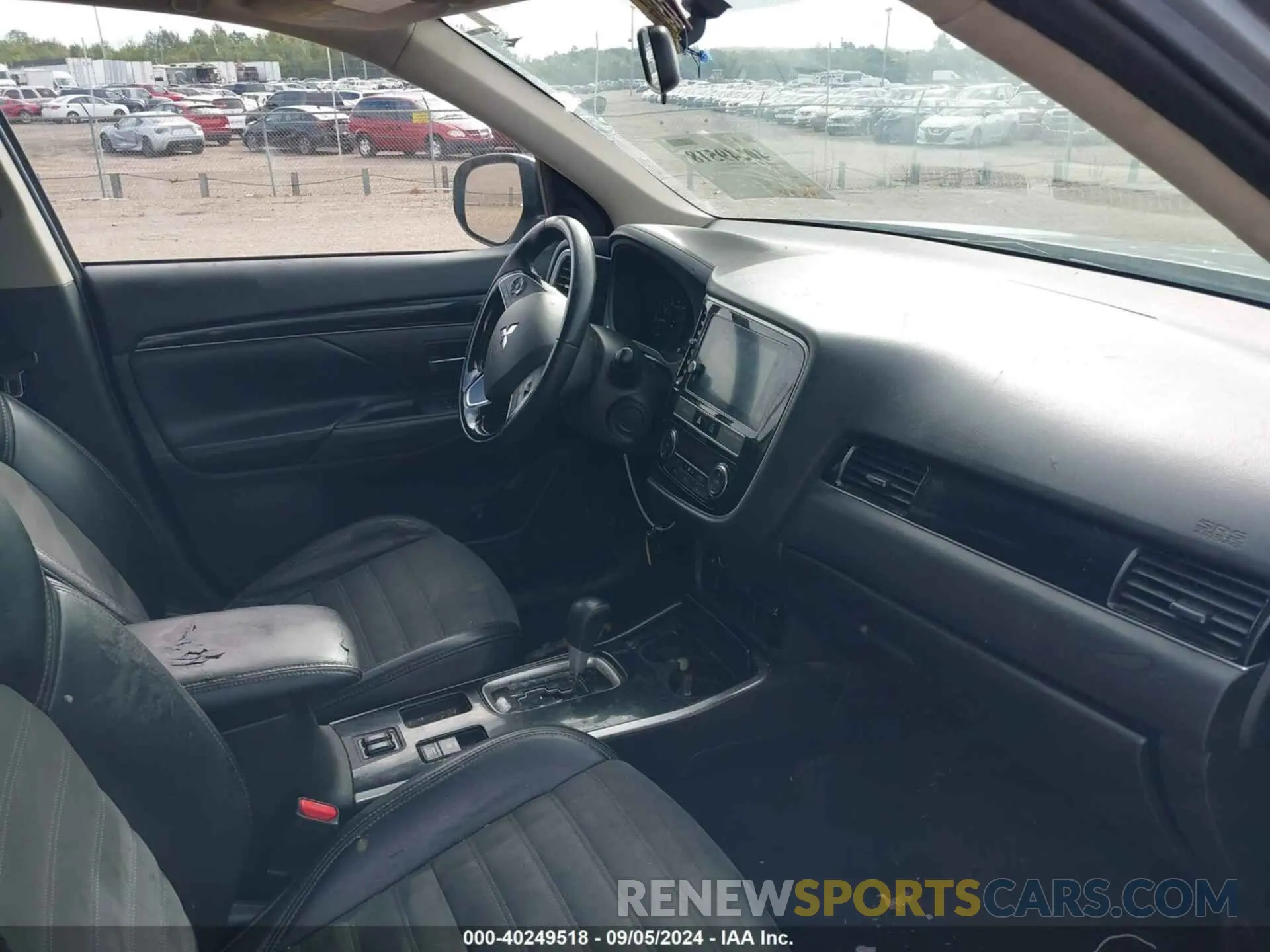 5 Photograph of a damaged car JA4AD3A30KZ042681 MITSUBISHI OUTLANDER 2019