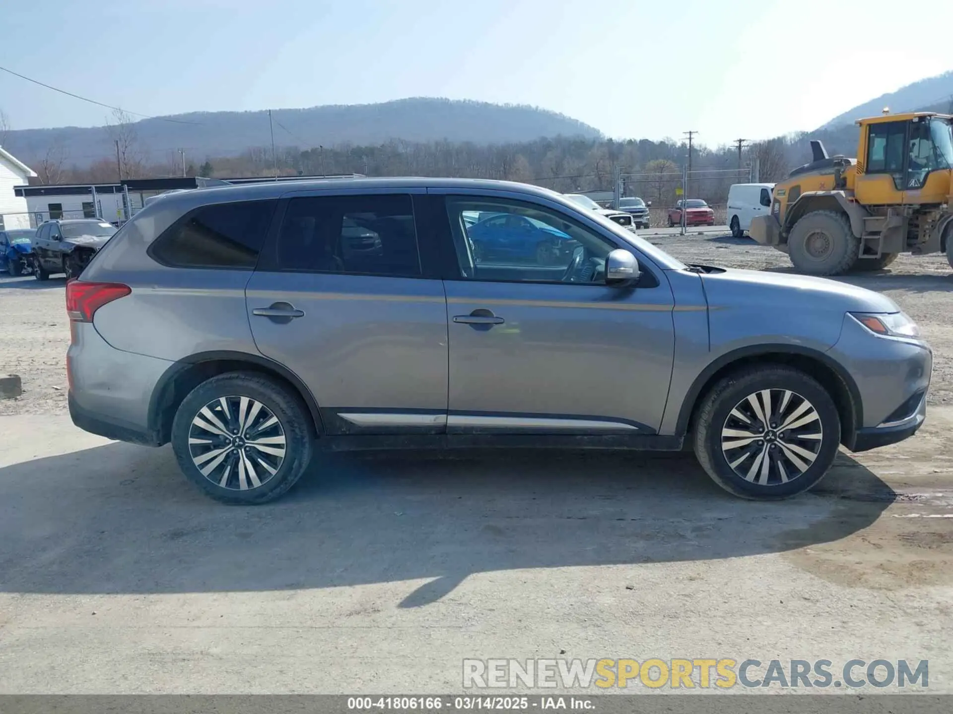 14 Photograph of a damaged car JA4AD3A30KZ043670 MITSUBISHI OUTLANDER 2019