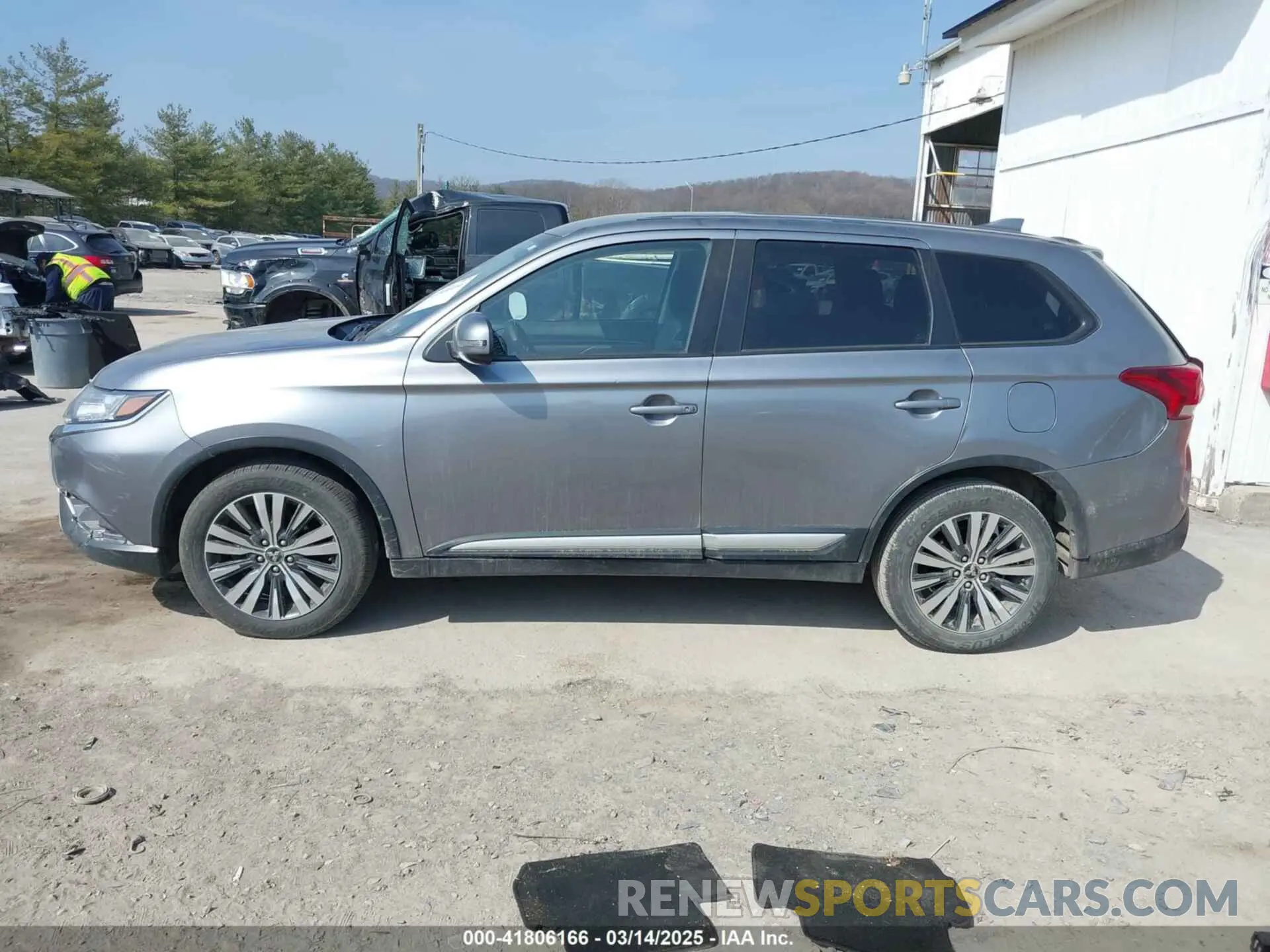 15 Photograph of a damaged car JA4AD3A30KZ043670 MITSUBISHI OUTLANDER 2019