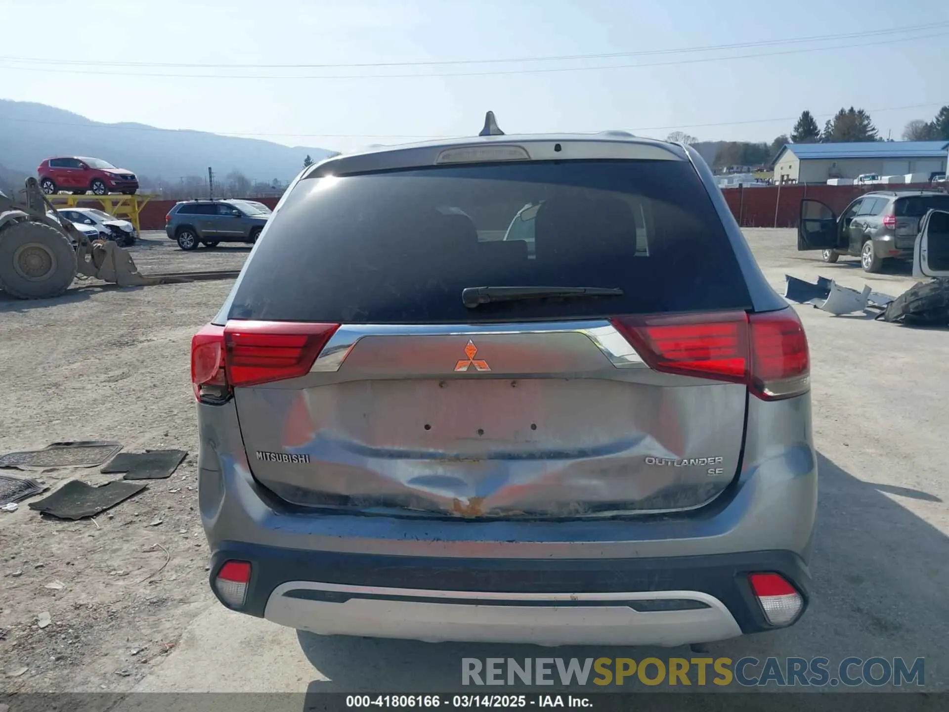 17 Photograph of a damaged car JA4AD3A30KZ043670 MITSUBISHI OUTLANDER 2019