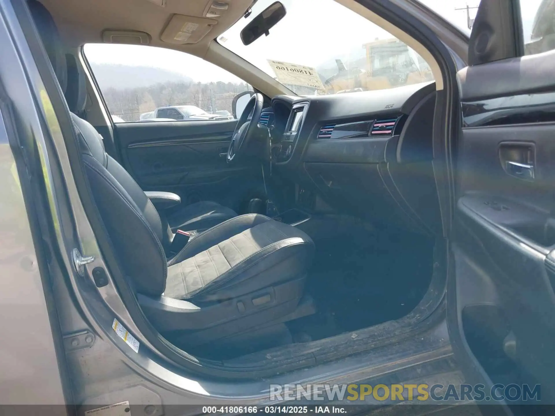 5 Photograph of a damaged car JA4AD3A30KZ043670 MITSUBISHI OUTLANDER 2019