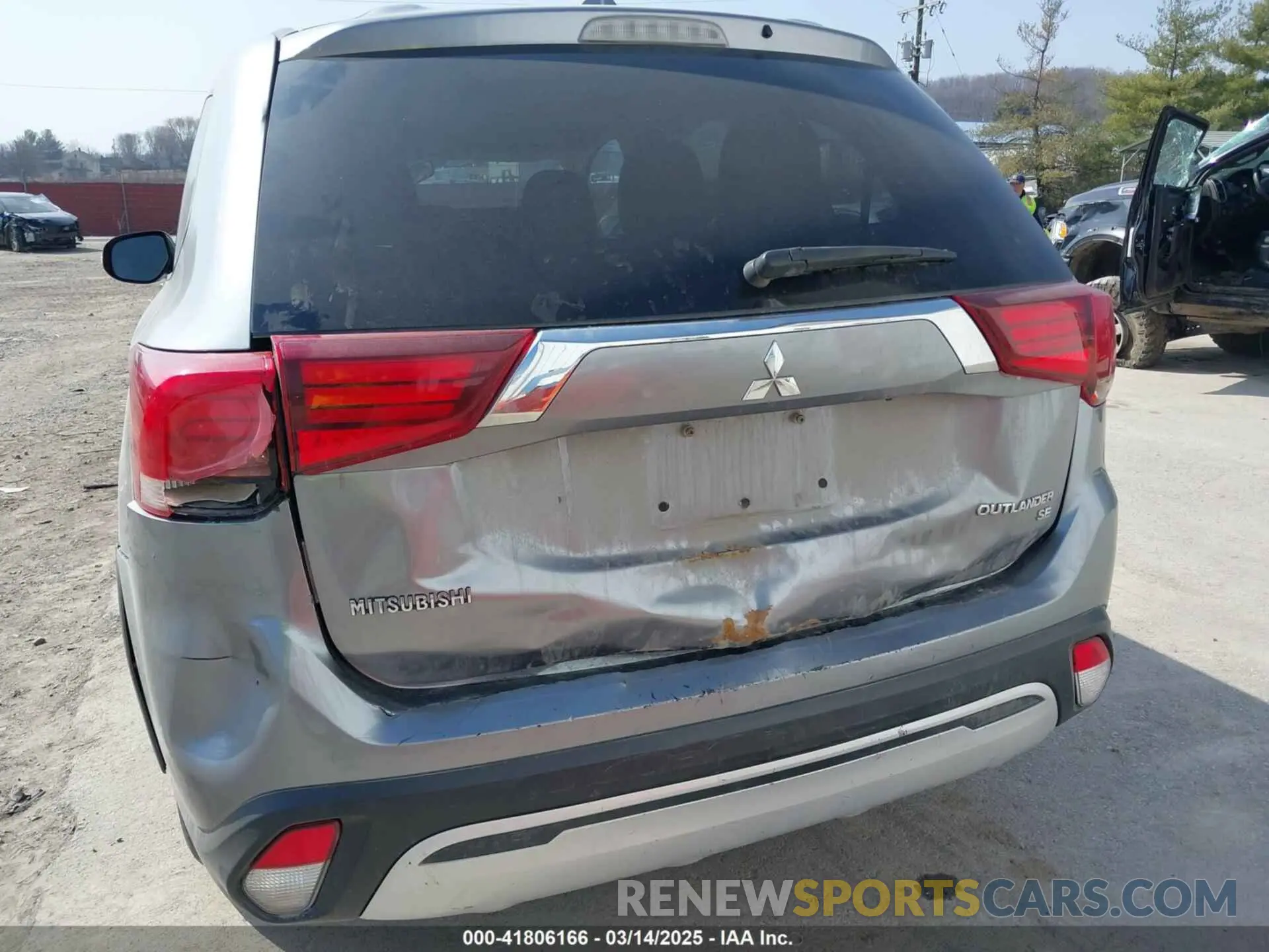 6 Photograph of a damaged car JA4AD3A30KZ043670 MITSUBISHI OUTLANDER 2019