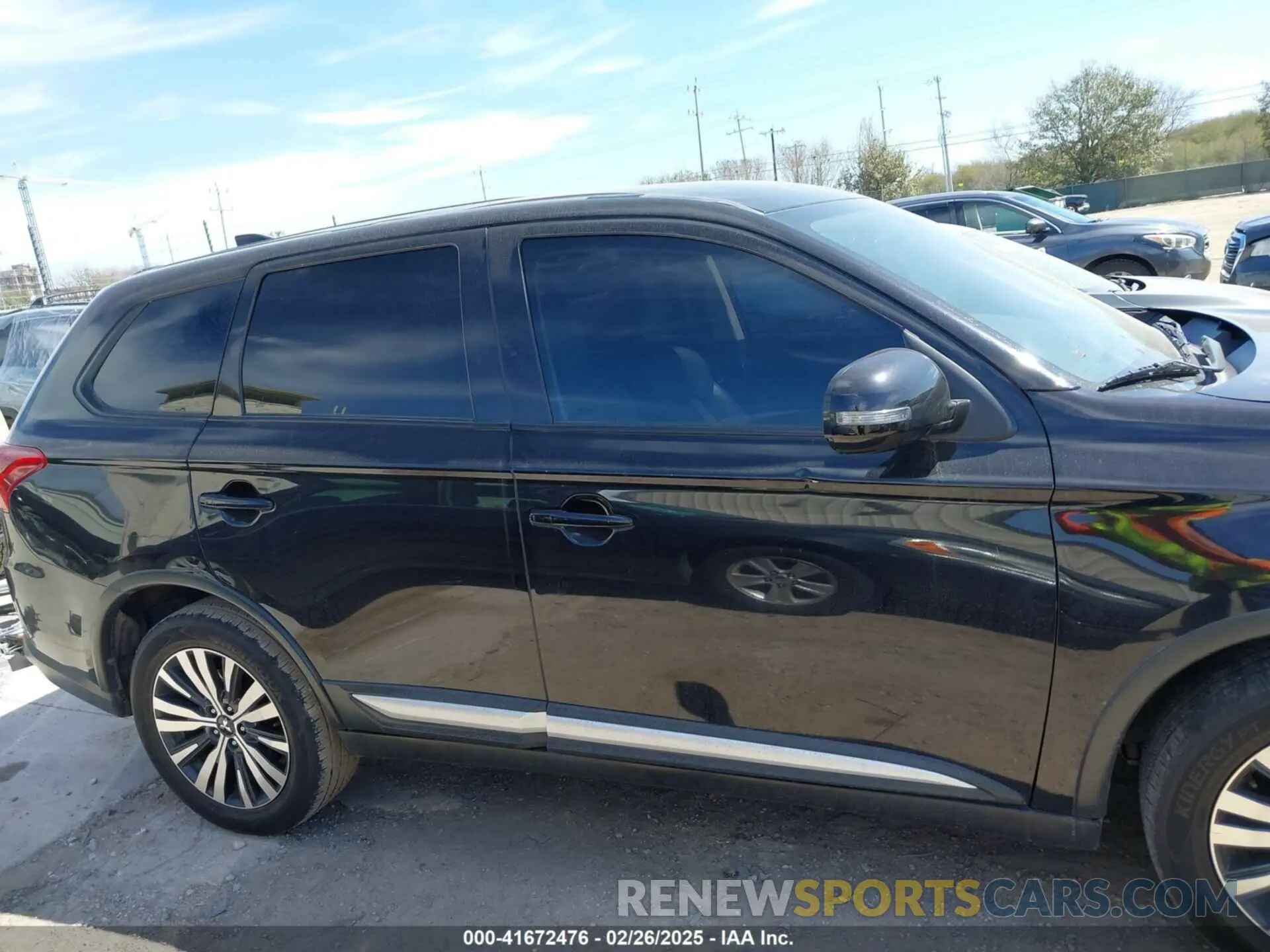 14 Photograph of a damaged car JA4AD3A30KZ052529 MITSUBISHI OUTLANDER 2019