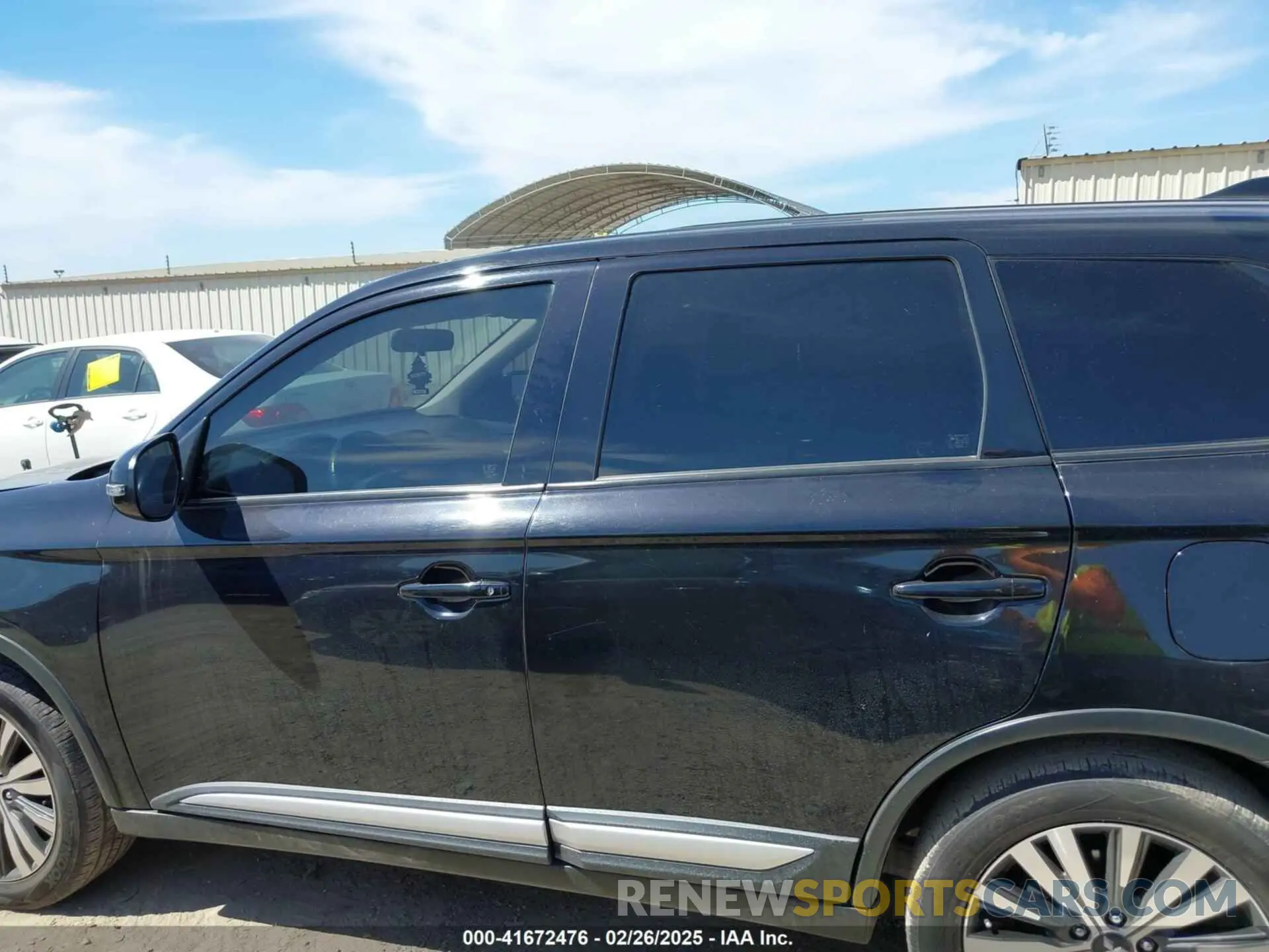 15 Photograph of a damaged car JA4AD3A30KZ052529 MITSUBISHI OUTLANDER 2019