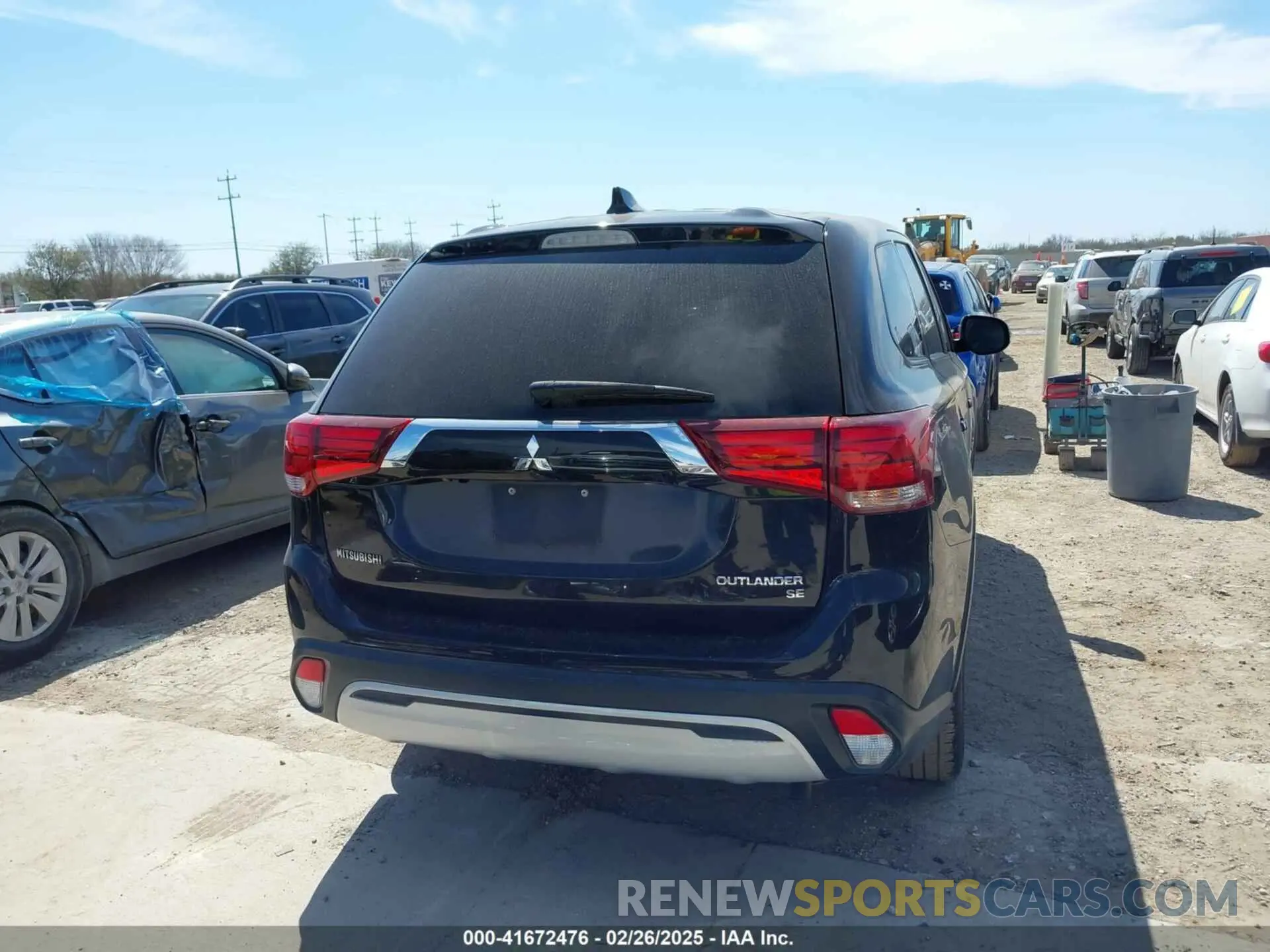 17 Photograph of a damaged car JA4AD3A30KZ052529 MITSUBISHI OUTLANDER 2019