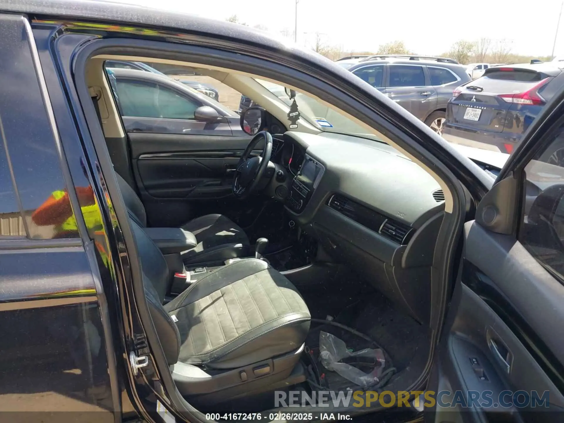 5 Photograph of a damaged car JA4AD3A30KZ052529 MITSUBISHI OUTLANDER 2019
