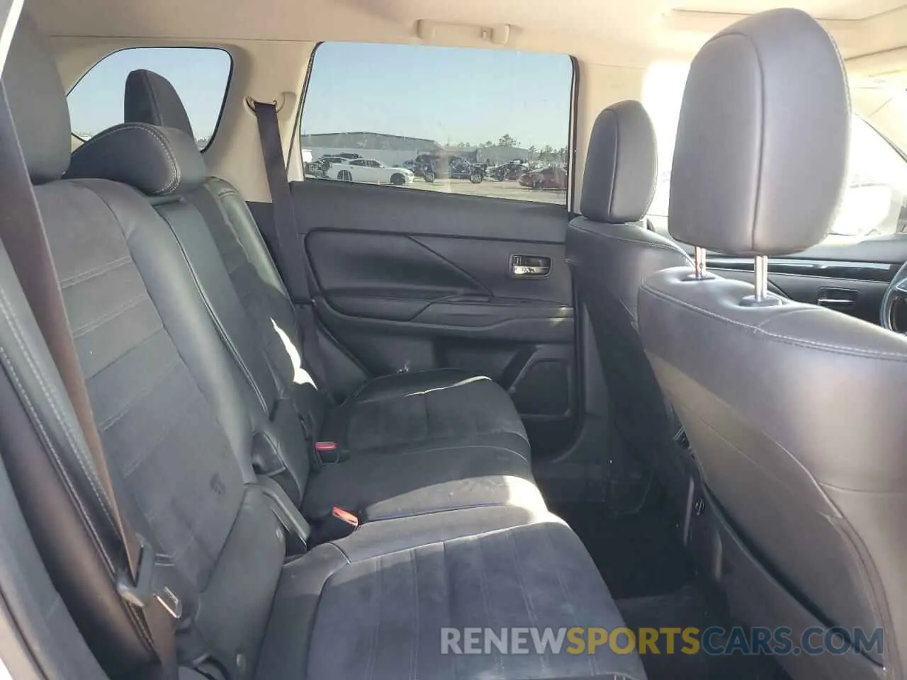 12 Photograph of a damaged car JA4AD3A30KZ055897 MITSUBISHI OUTLANDER 2019