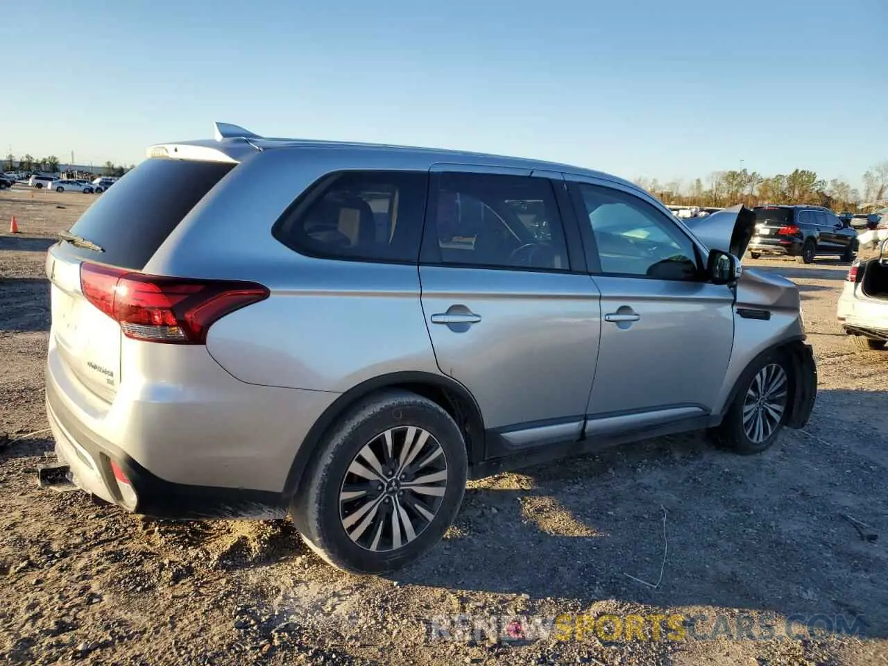 3 Photograph of a damaged car JA4AD3A31KZ013755 MITSUBISHI OUTLANDER 2019