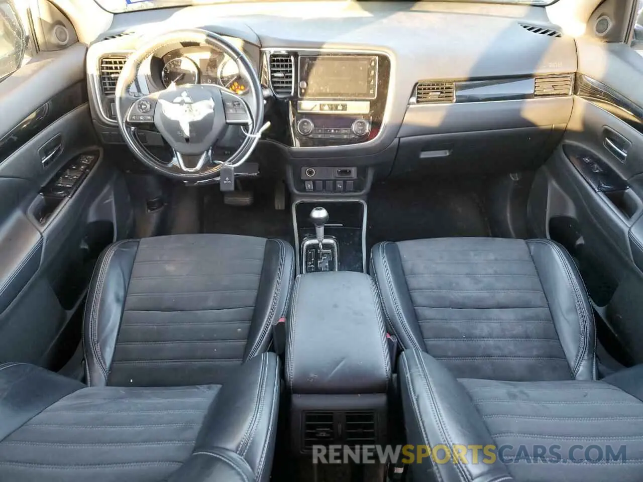 8 Photograph of a damaged car JA4AD3A31KZ013755 MITSUBISHI OUTLANDER 2019