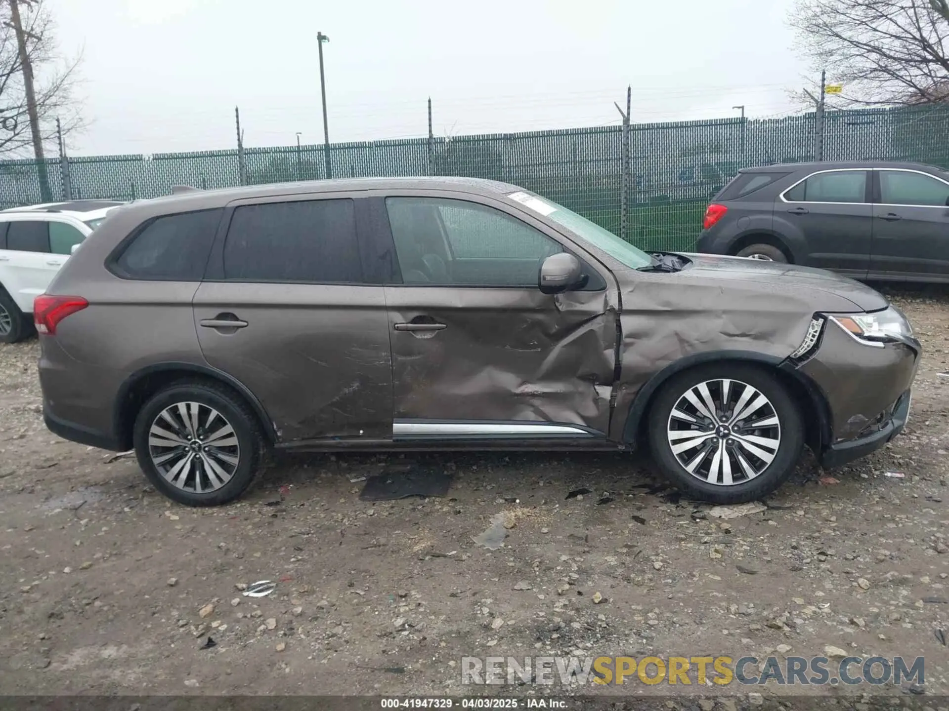 12 Photograph of a damaged car JA4AD3A32KZ005793 MITSUBISHI OUTLANDER 2019