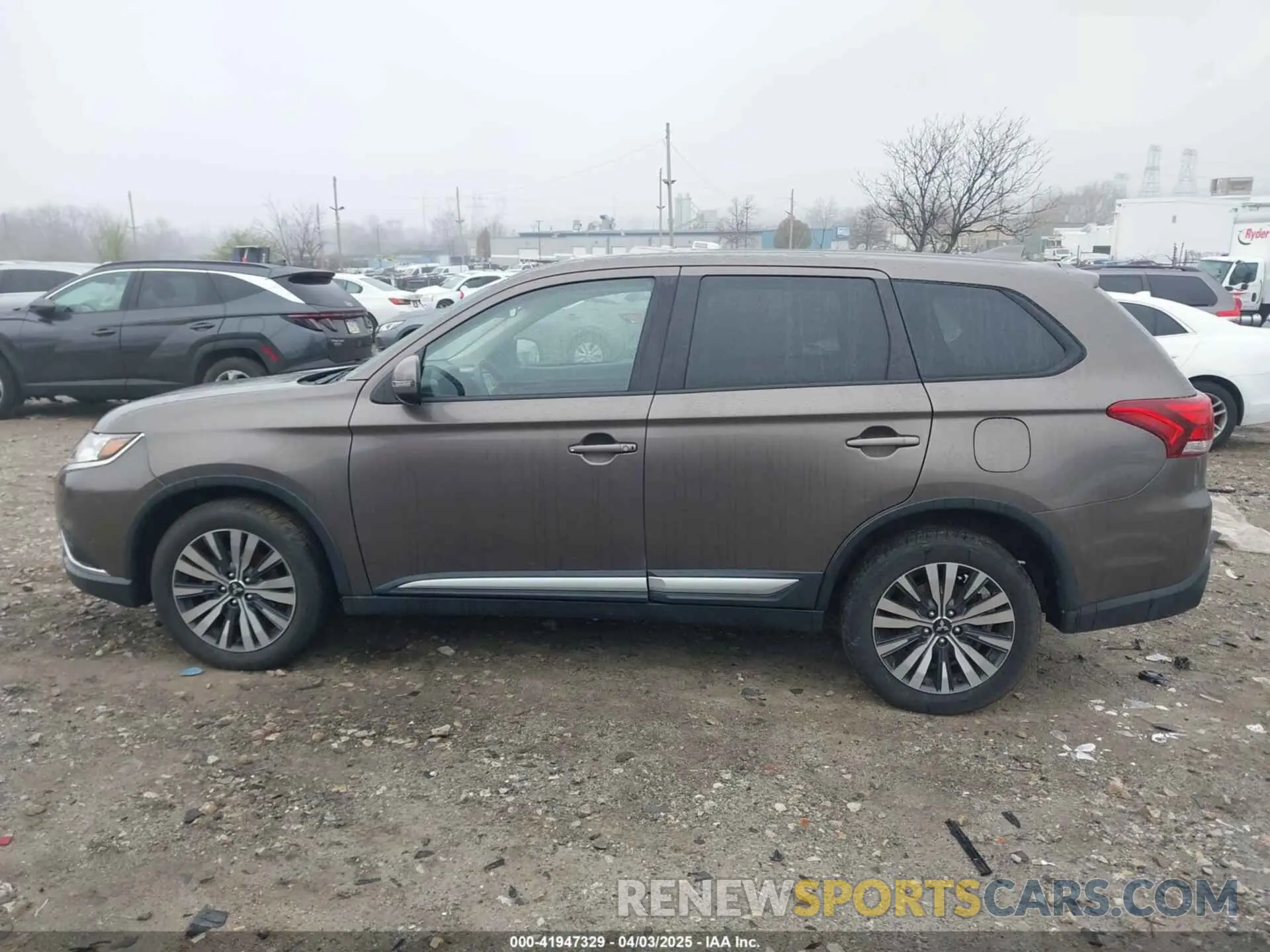 13 Photograph of a damaged car JA4AD3A32KZ005793 MITSUBISHI OUTLANDER 2019