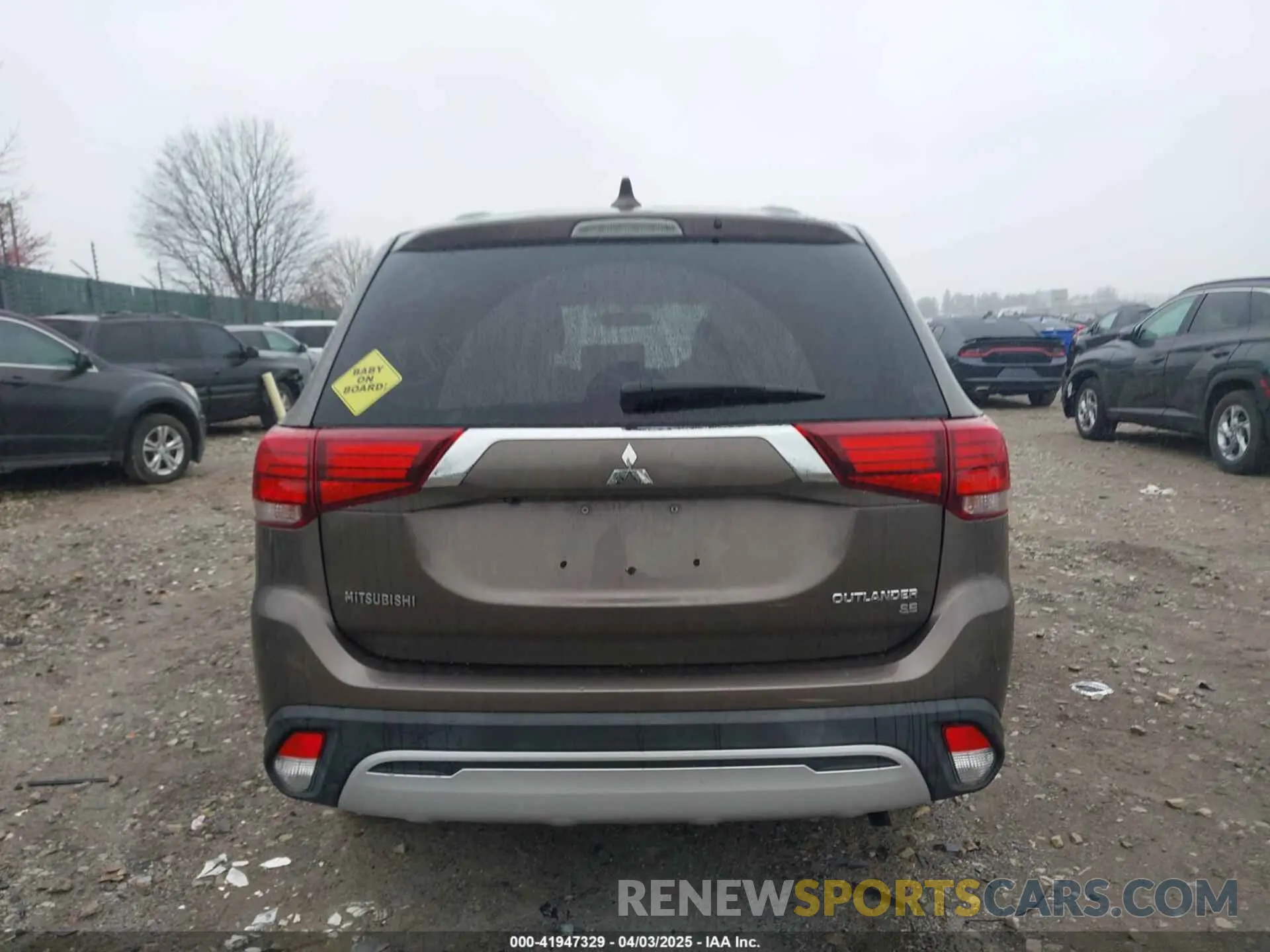 15 Photograph of a damaged car JA4AD3A32KZ005793 MITSUBISHI OUTLANDER 2019