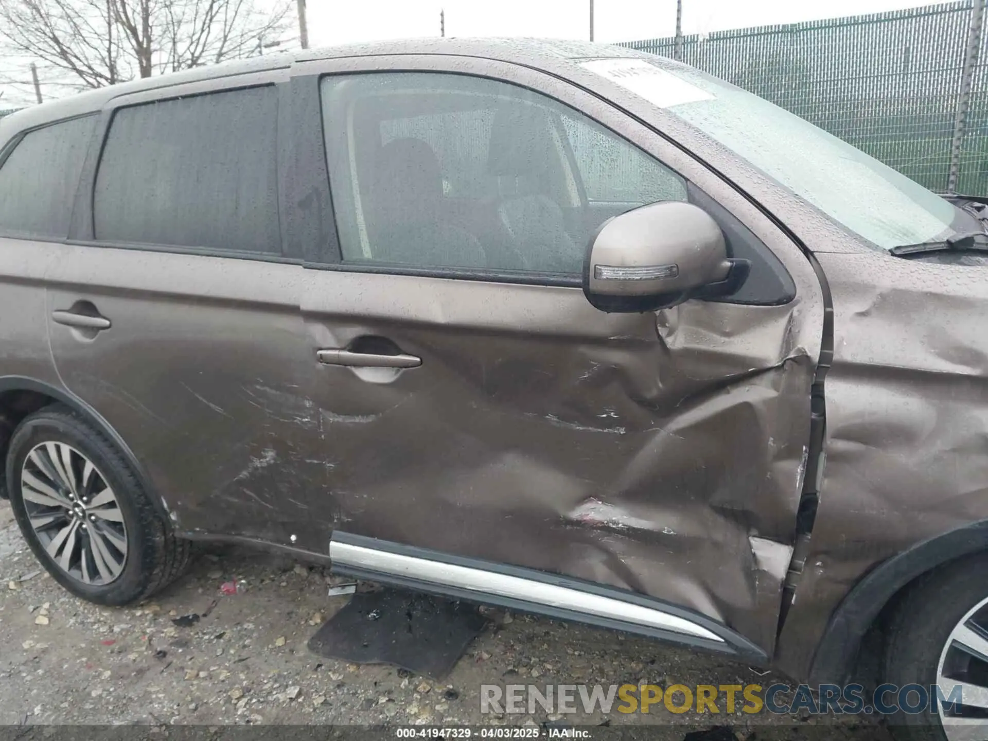 6 Photograph of a damaged car JA4AD3A32KZ005793 MITSUBISHI OUTLANDER 2019