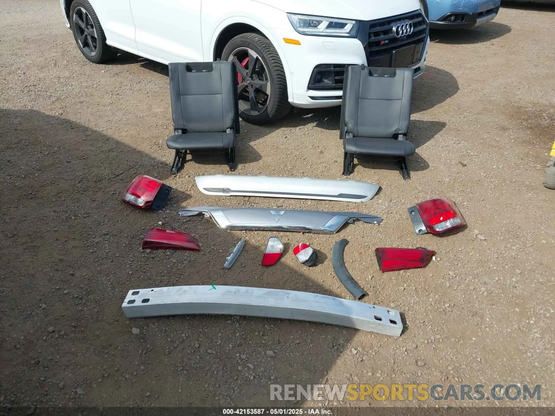 12 Photograph of a damaged car JA4AD3A32KZ006829 MITSUBISHI OUTLANDER 2019