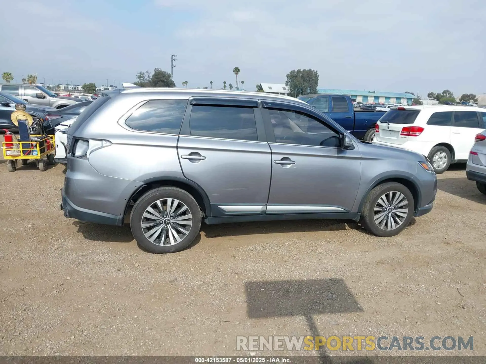 14 Photograph of a damaged car JA4AD3A32KZ006829 MITSUBISHI OUTLANDER 2019