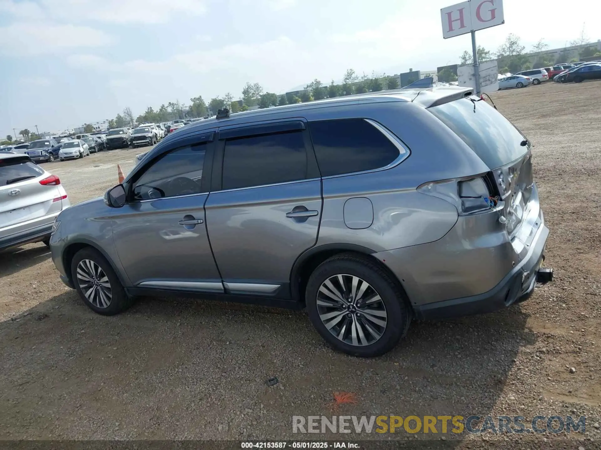 15 Photograph of a damaged car JA4AD3A32KZ006829 MITSUBISHI OUTLANDER 2019