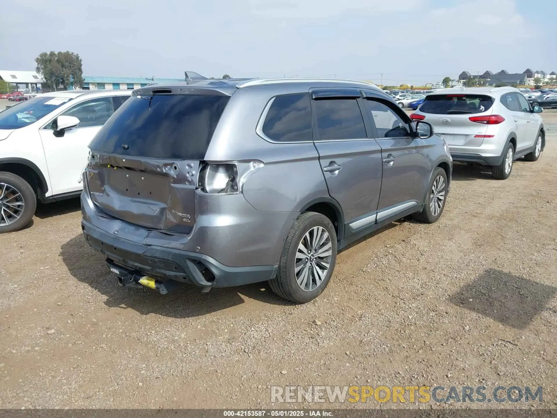 4 Photograph of a damaged car JA4AD3A32KZ006829 MITSUBISHI OUTLANDER 2019