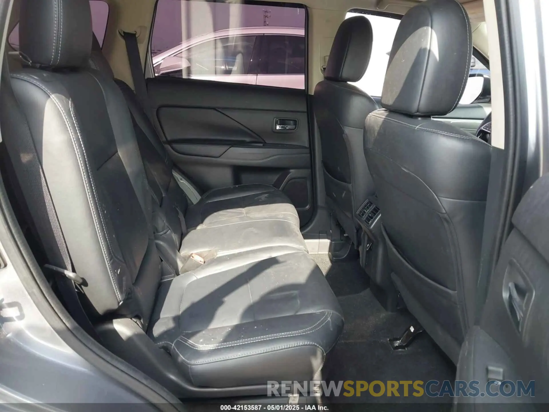 8 Photograph of a damaged car JA4AD3A32KZ006829 MITSUBISHI OUTLANDER 2019