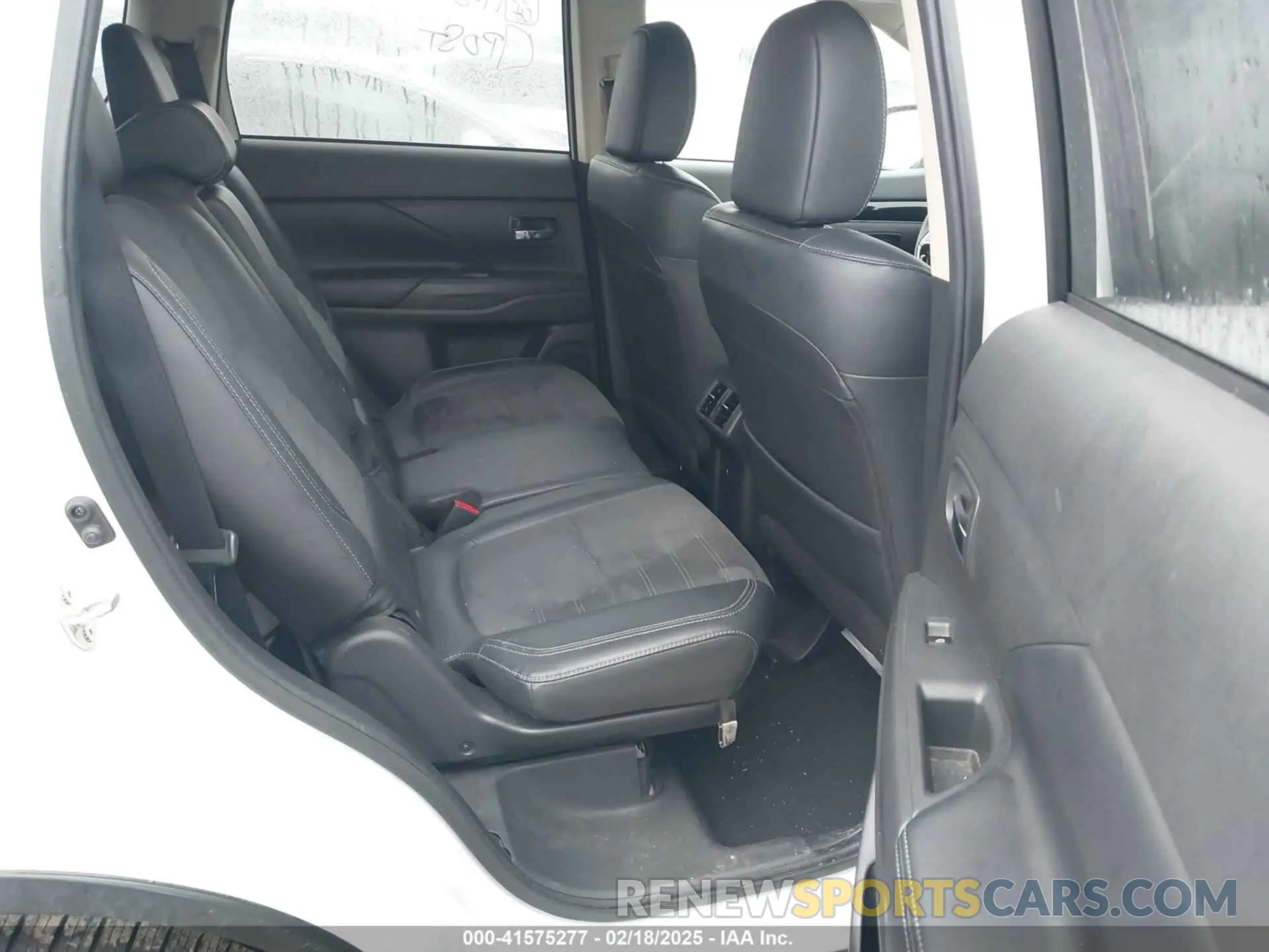 8 Photograph of a damaged car JA4AD3A32KZ007270 MITSUBISHI OUTLANDER 2019